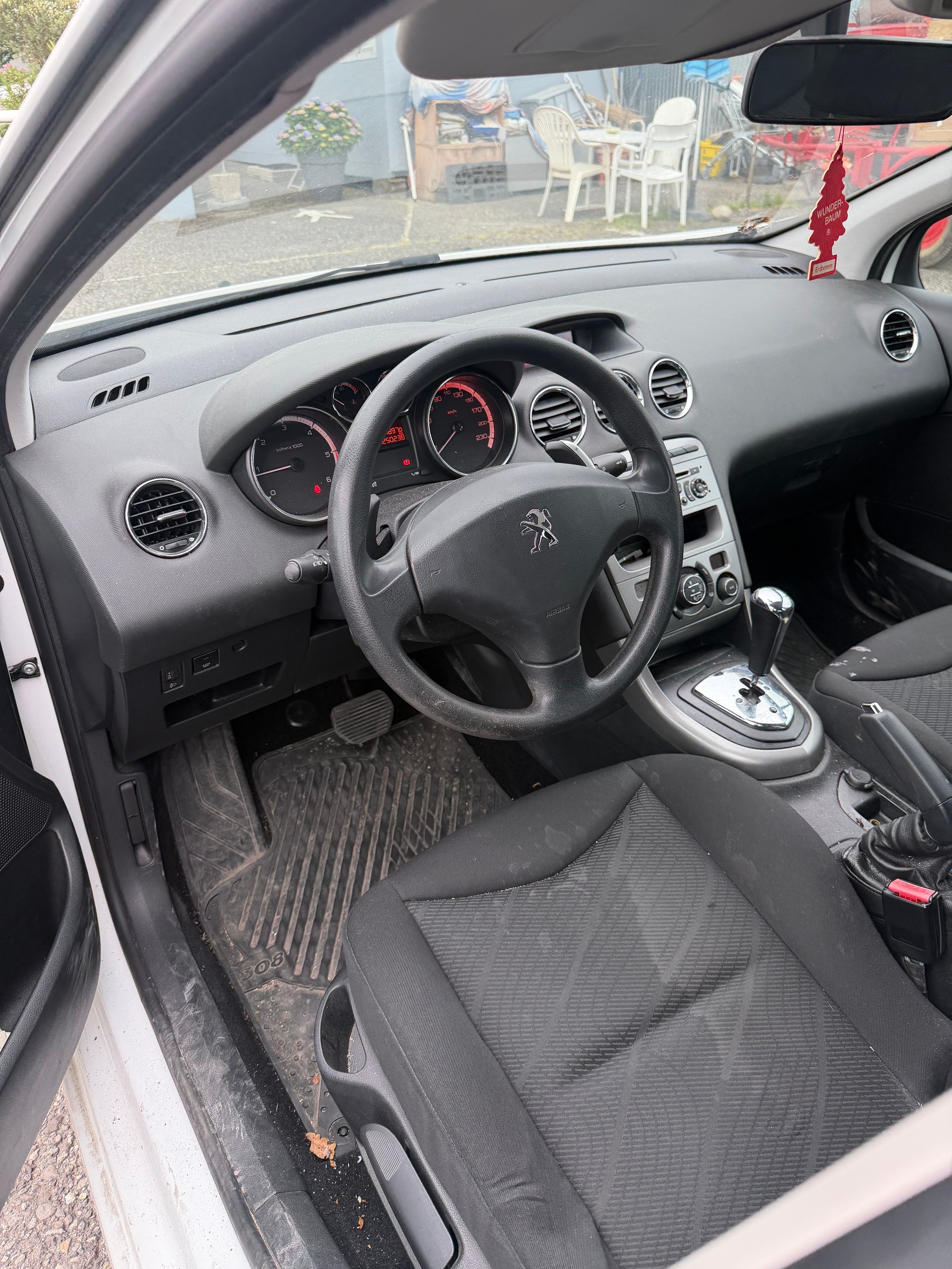 PEUGEOT 308 SW 1.6 HDI Business EGS6 - Export-image-13