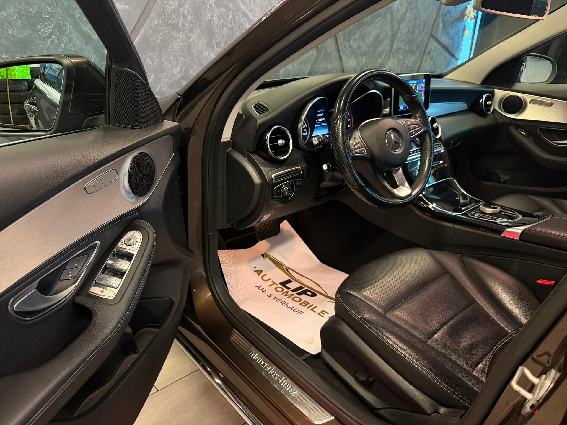 MERCEDES-BENZ C 180 Avantgarde 7G-Tronic-image-9