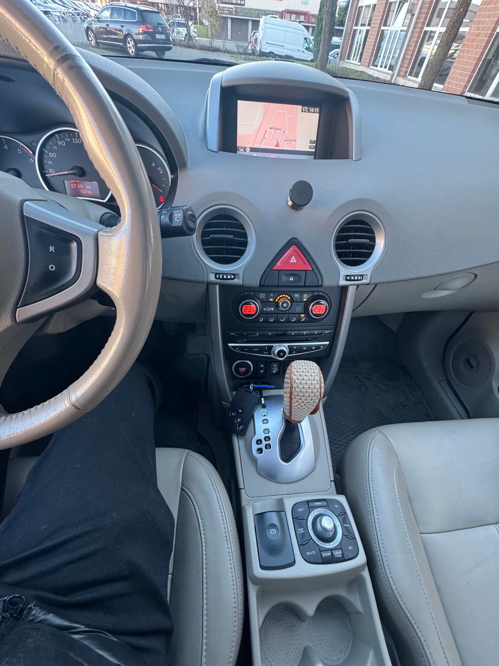 RENAULT Koleos 2.0 dCi Dynamique 4x4 Automatic-image-10