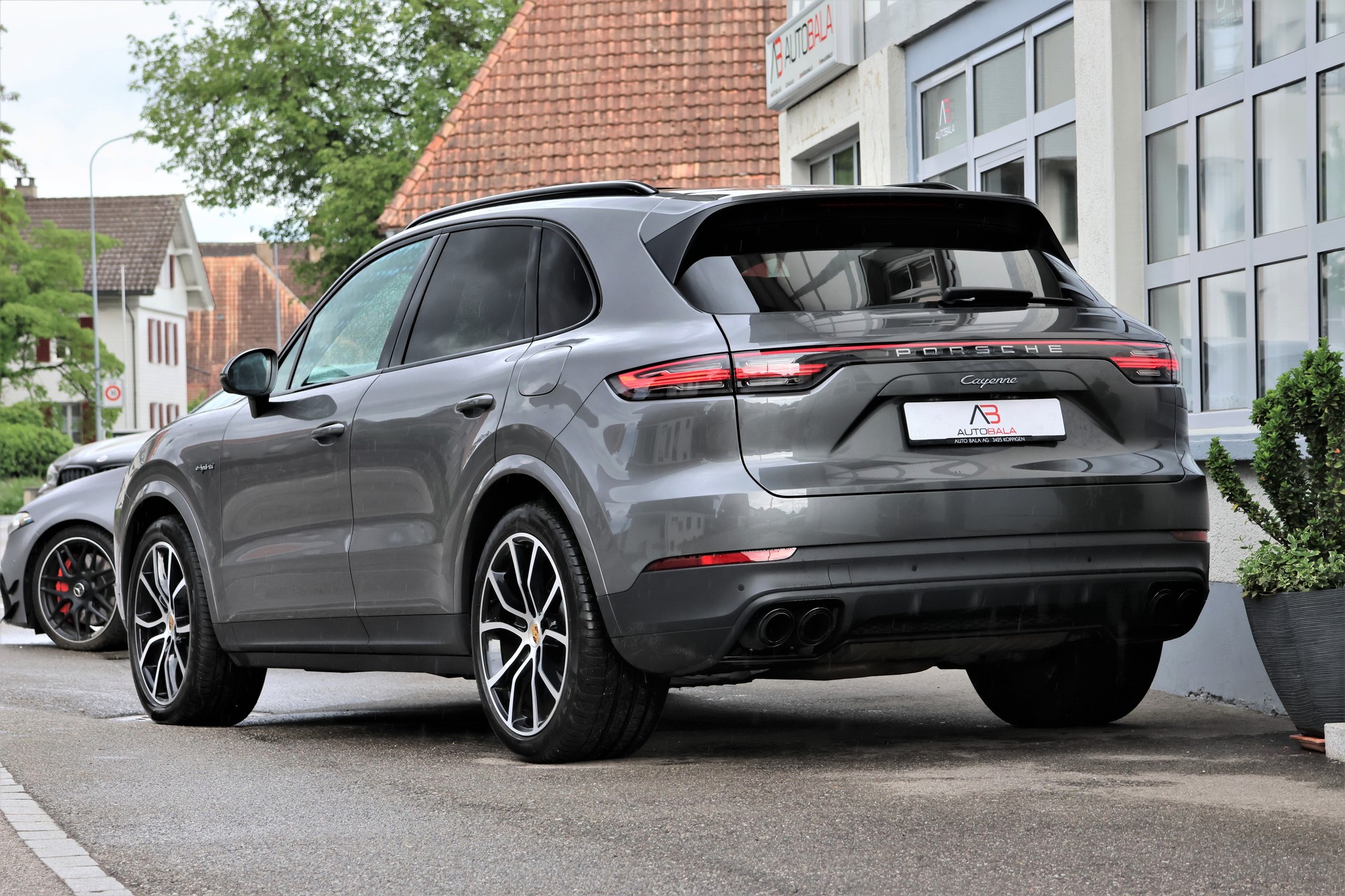 PORSCHE Cayenne E-Hybrid (CH) "Approved 10/27"-showroom-element-2