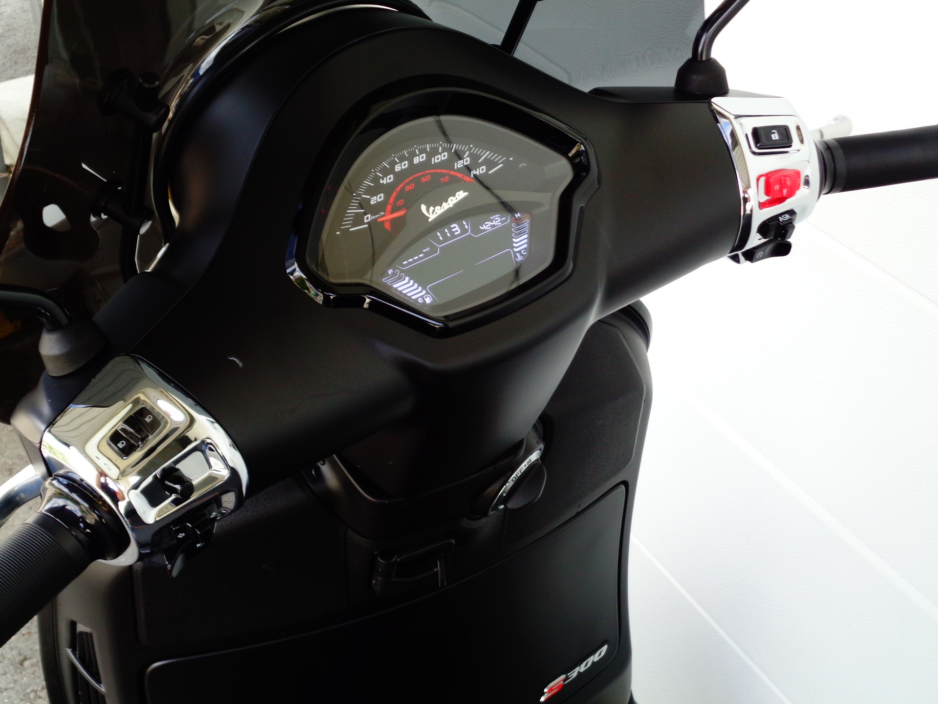 PIAGGIO Vespa GTS 300 Super Sport hpe ABS-image-7