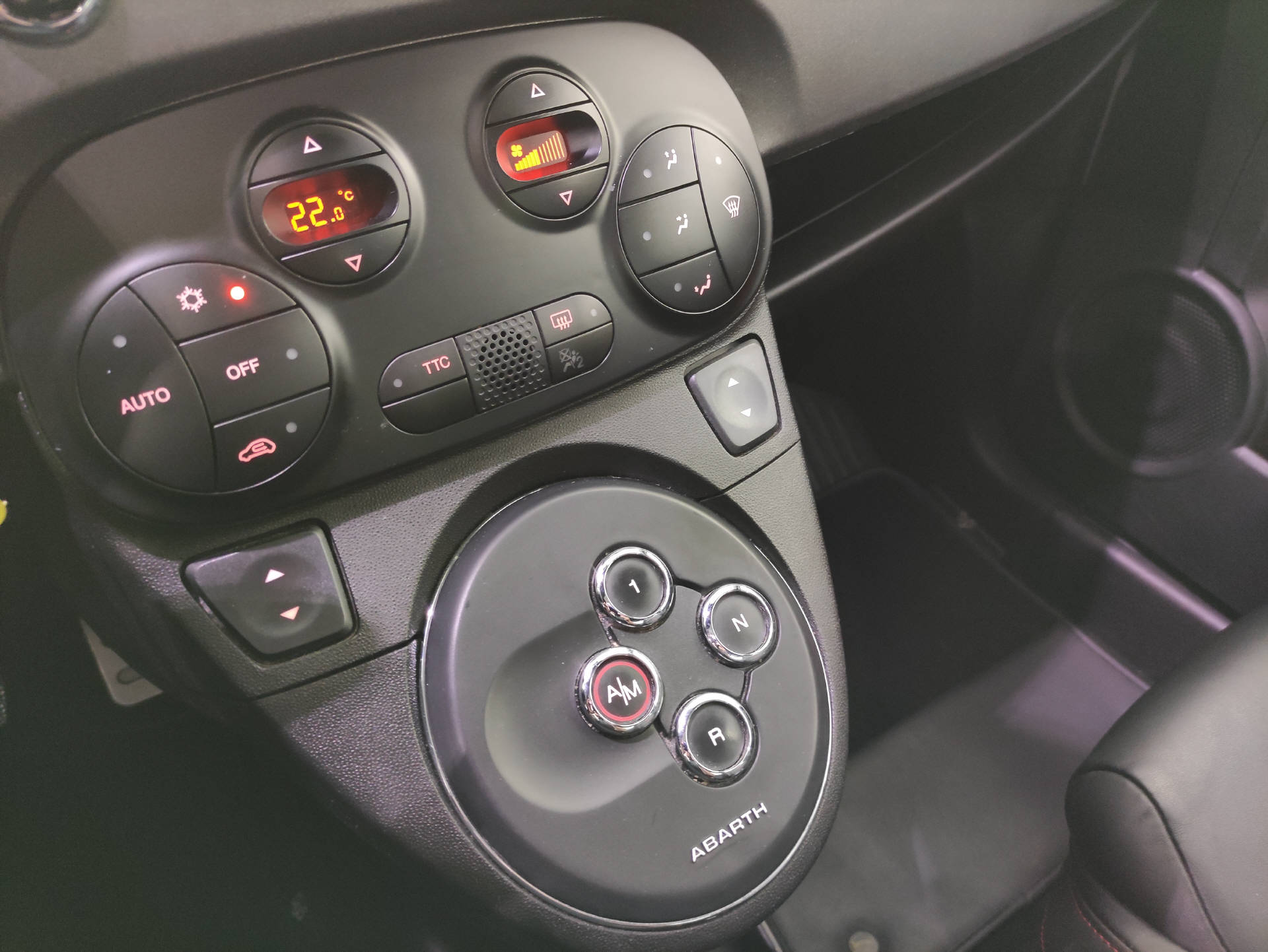 FIAT 595 Abarth 1.4 T-Jet 180 Competizione-image-11