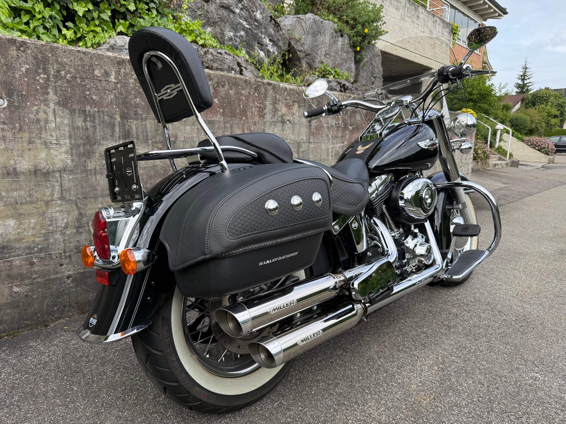 HARLEY-DAVIDSON FLSTN Softail Deluxe ABS-image-2