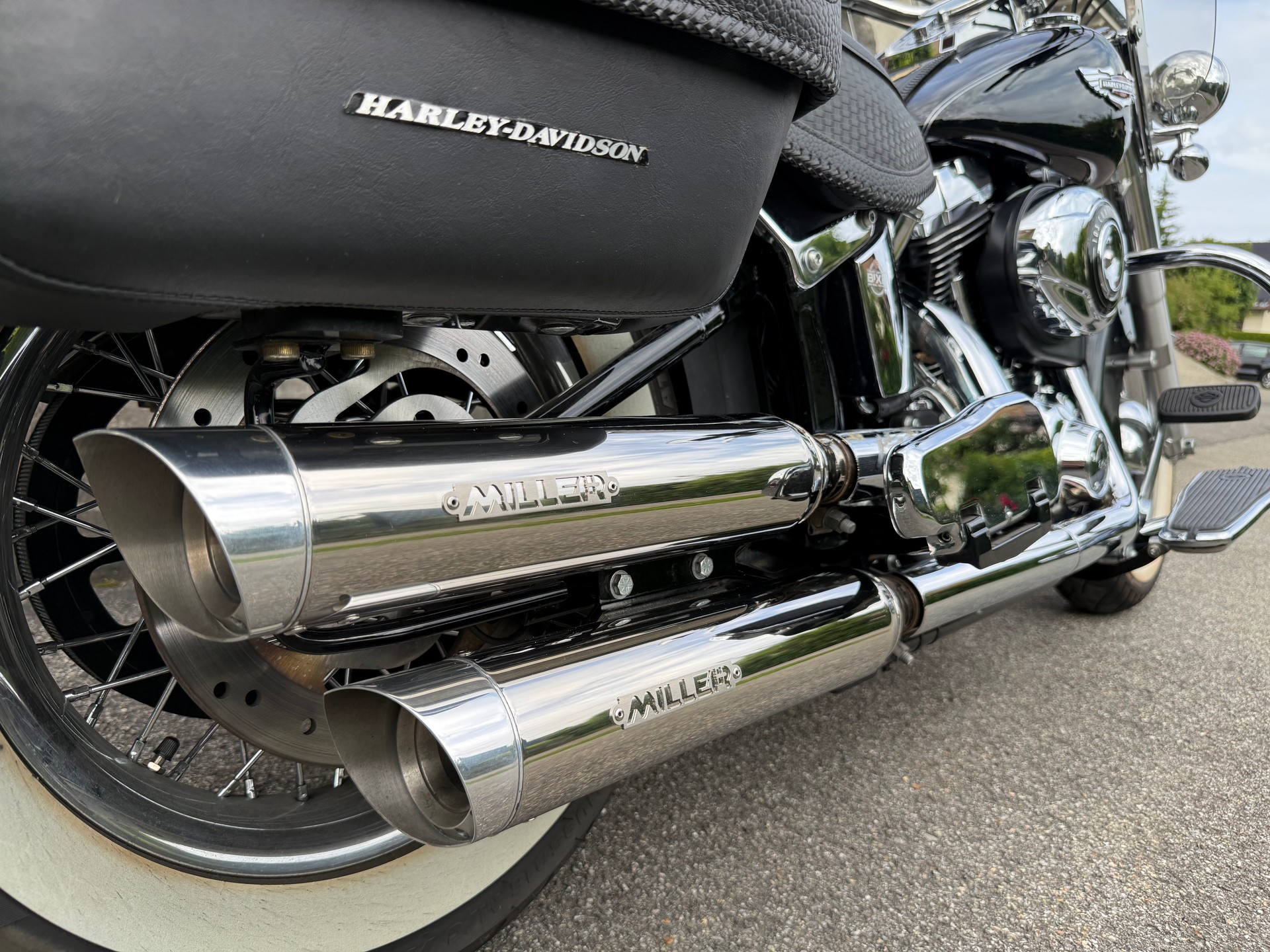 HARLEY-DAVIDSON FLSTN Softail Deluxe ABS-image-5