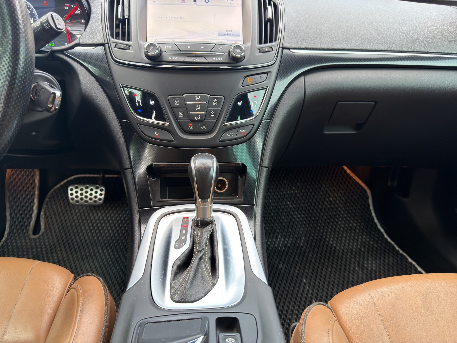 OPEL Insignia Country Tourer 2.0 Turbo 4WD Automatic-image-13