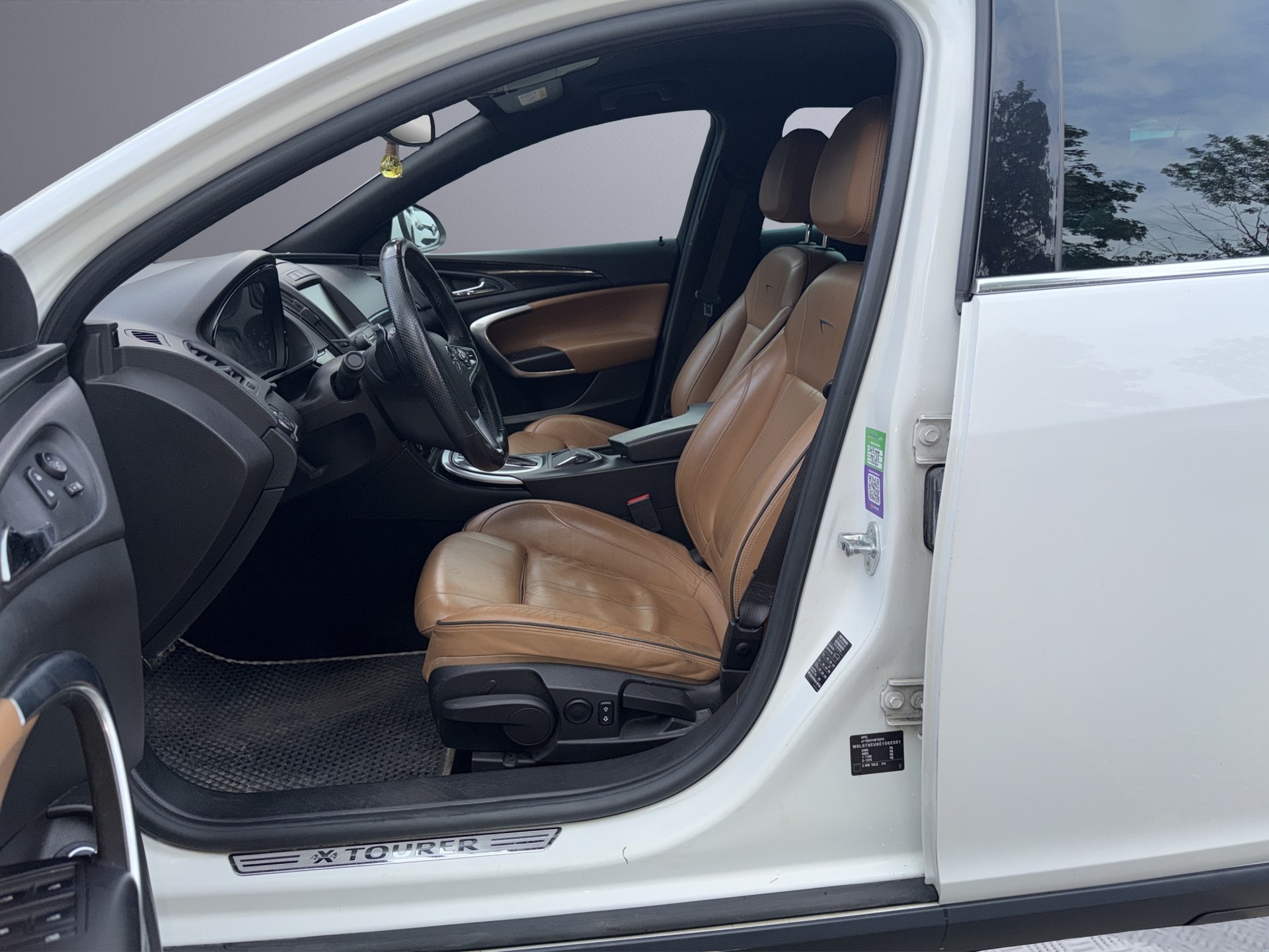 OPEL Insignia Country Tourer 2.0 Turbo 4WD Automatic-image-9