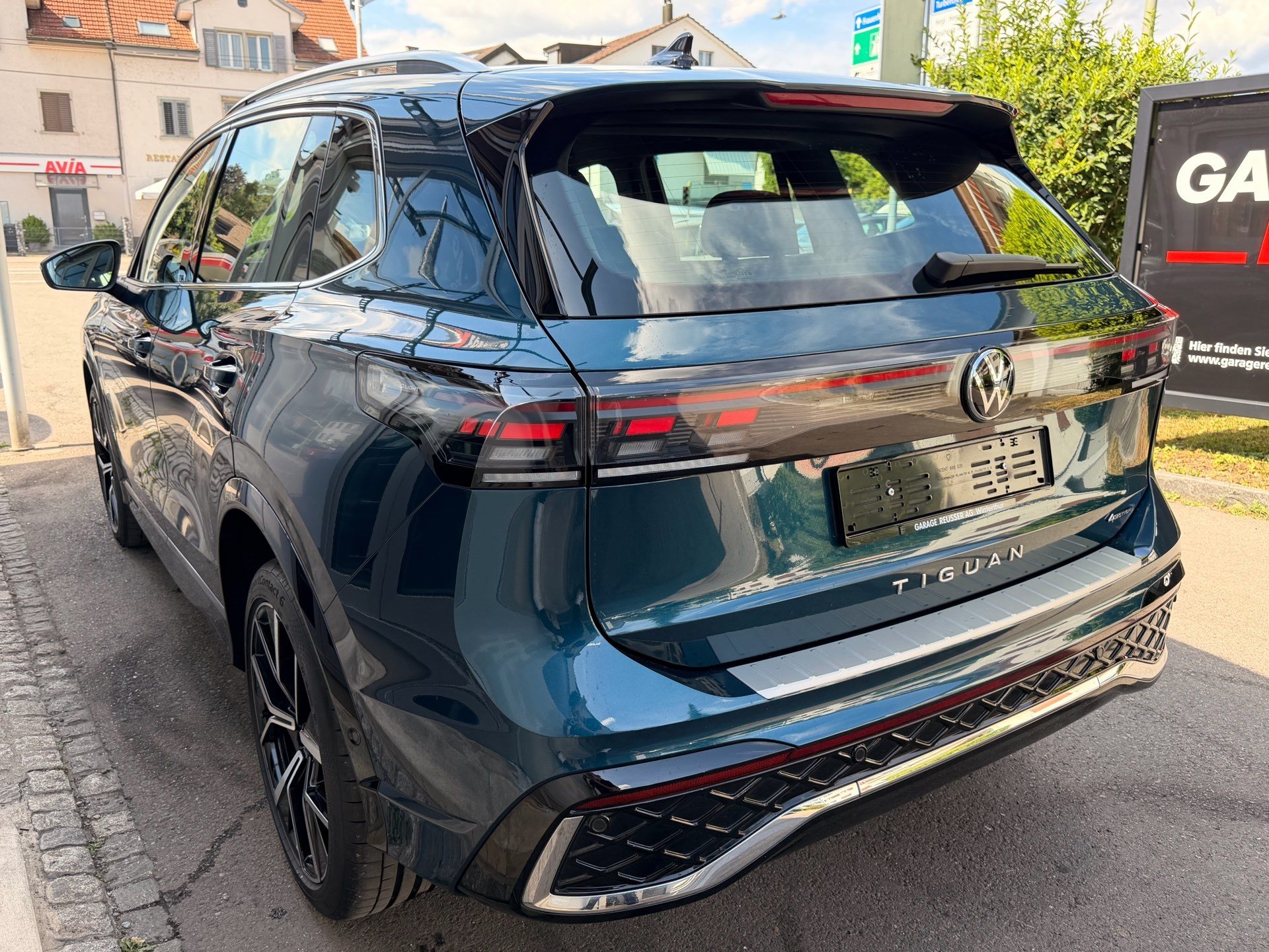 VW Tiguan 2.0 TSI 265 PS 4MOTION R-LINE *** ANHÄNGEKUPPLUNG & 360 GRAD KAMERA ***-image-5