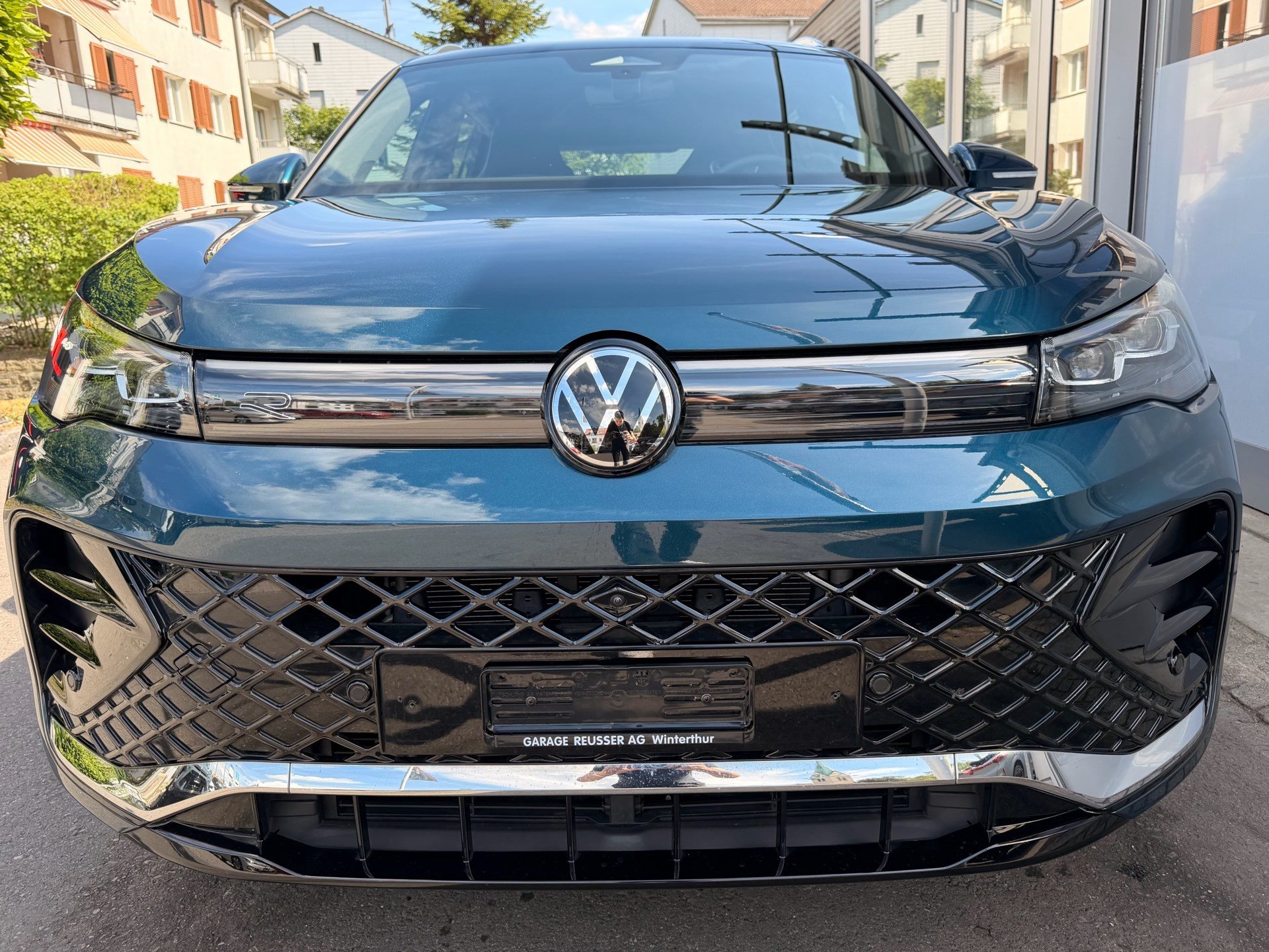 VW Tiguan 2.0 TSI 265 PS 4MOTION R-LINE *** ANHÄNGEKUPPLUNG & 360 GRAD KAMERA ***-showroom-element-1