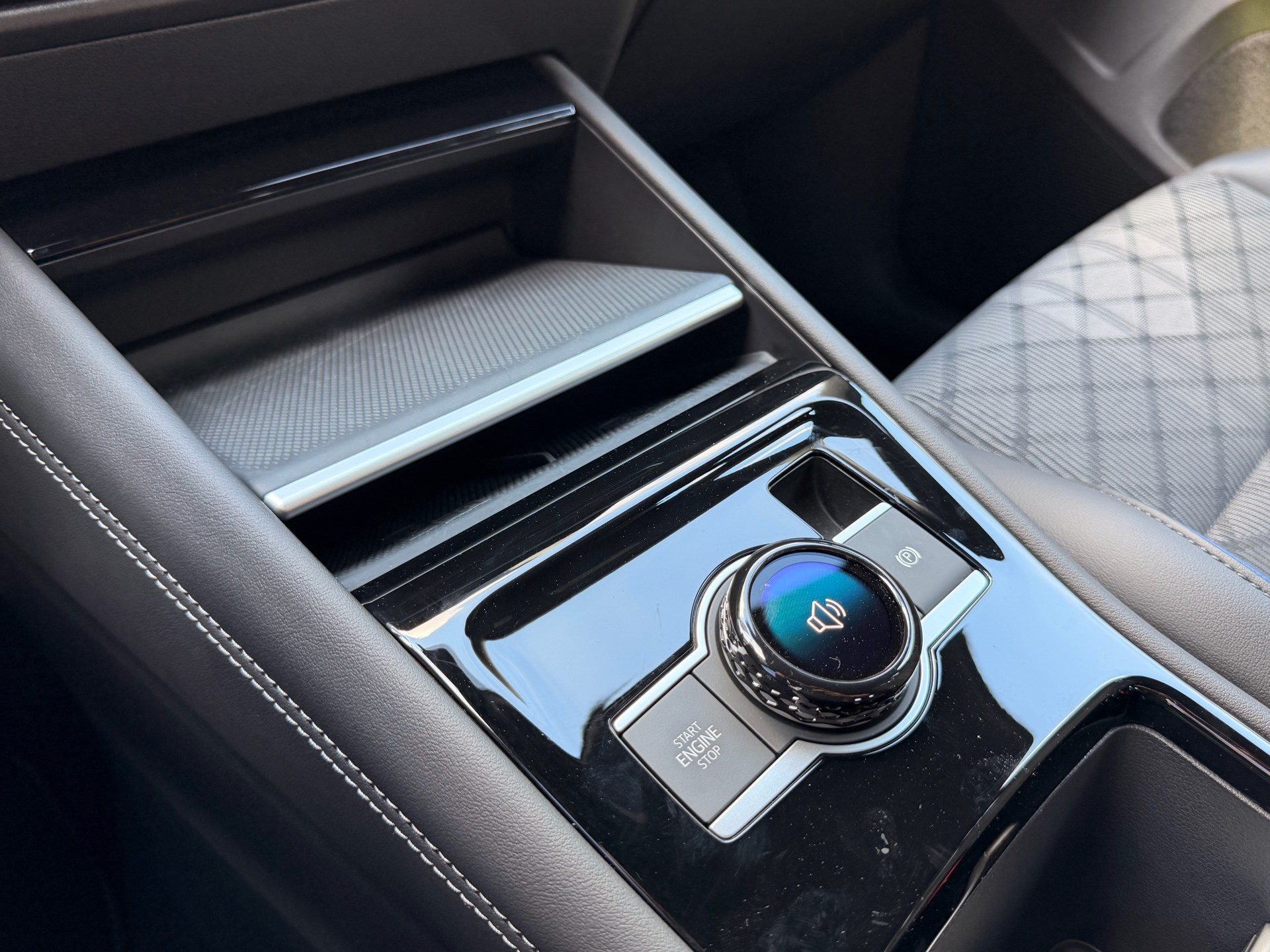 VW Tiguan 2.0 TSI 265 PS 4MOTION R-LINE *** ANHÄNGEKUPPLUNG & 360 GRAD KAMERA ***-image-24