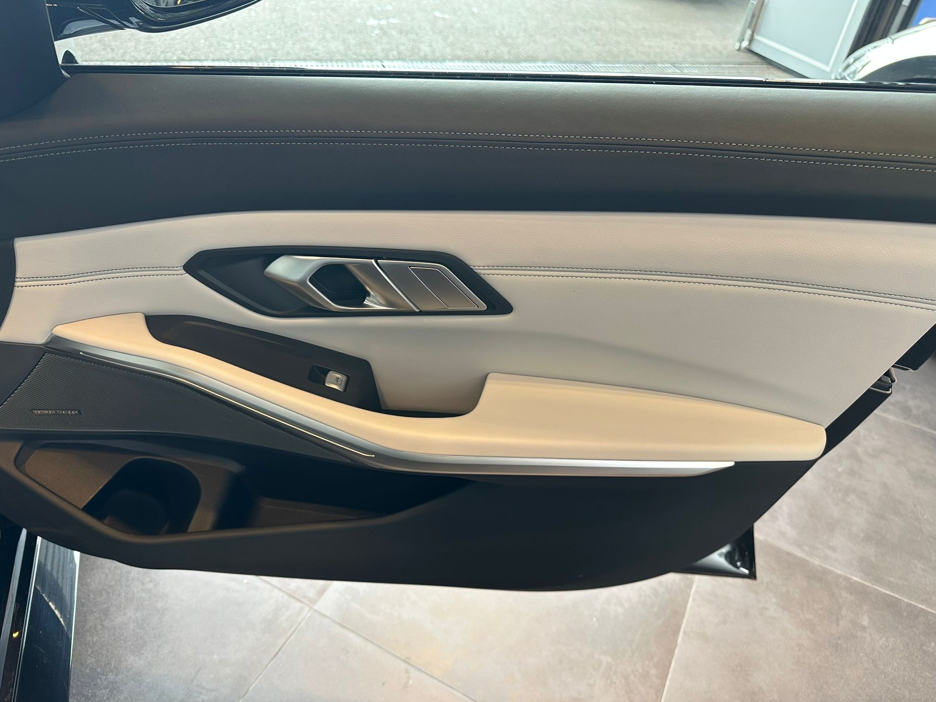 BMW M3 Touring xDrive Competition M-image-18