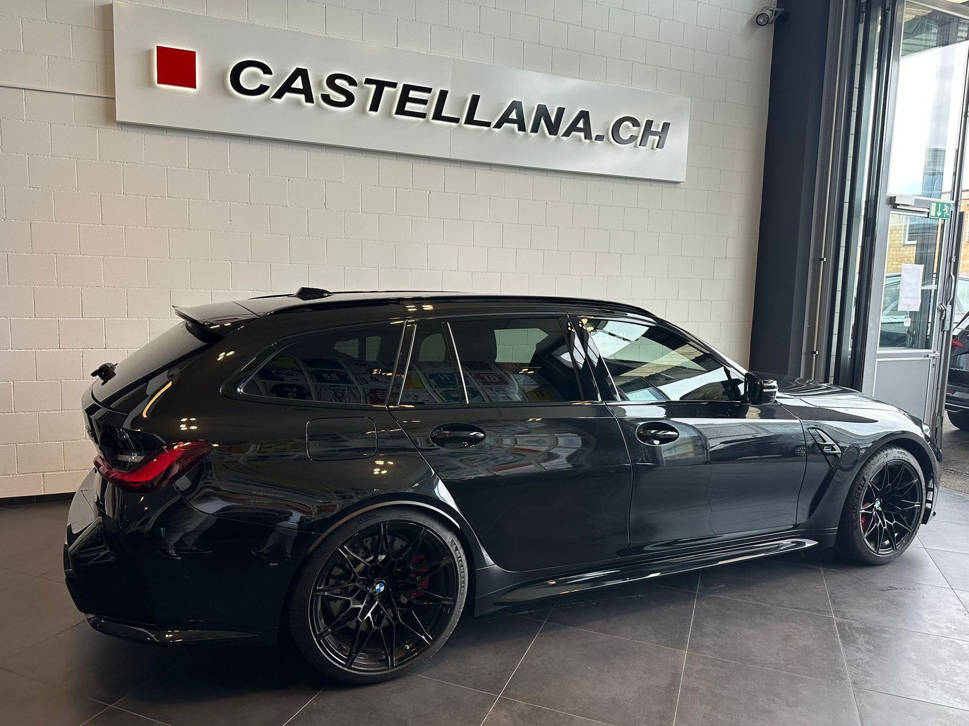 BMW M3 Touring xDrive Competition M-showroom-element-2