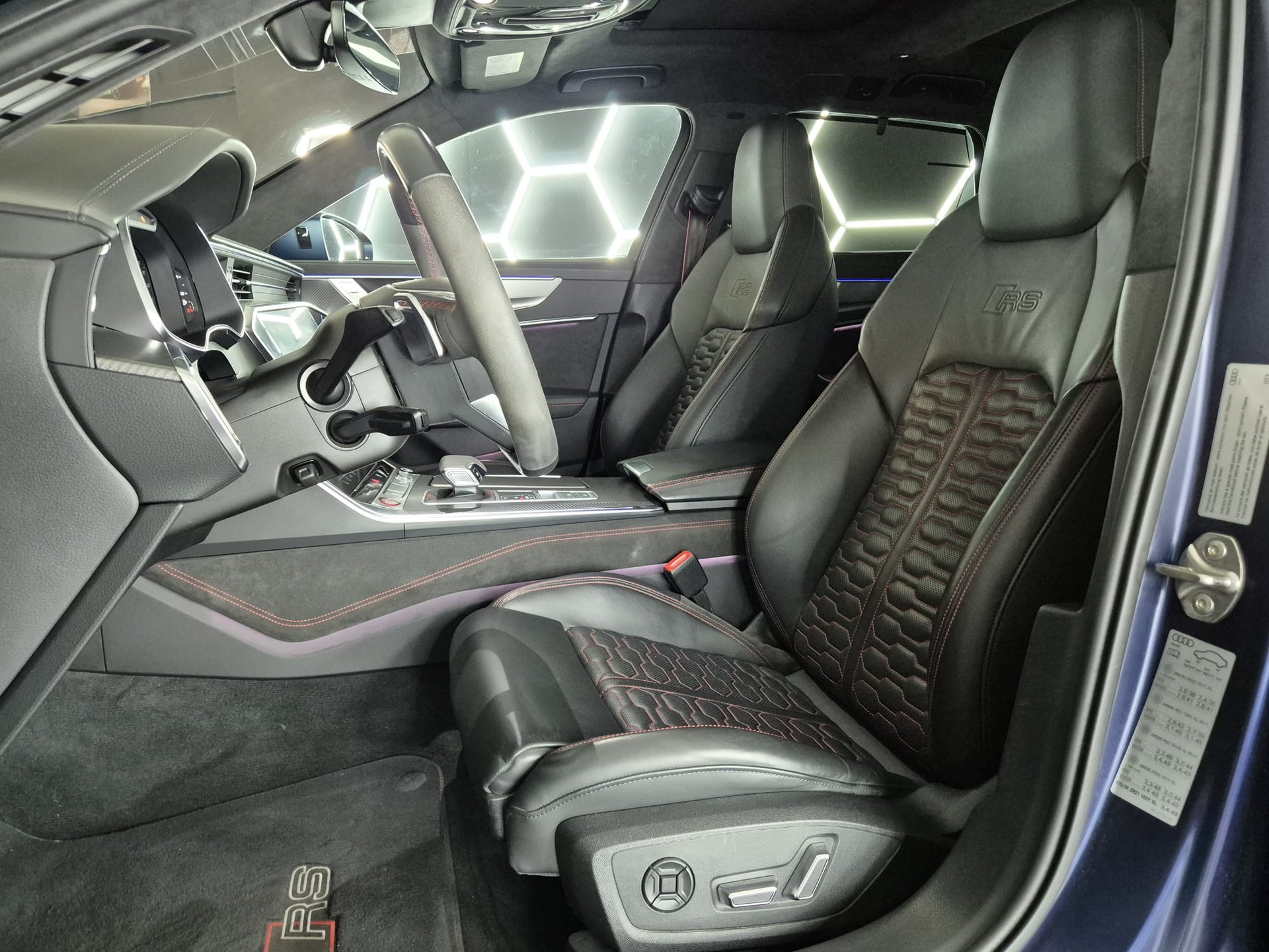 AUDI RS6 Avant 4.0 TFSI V8 quattro-image-18