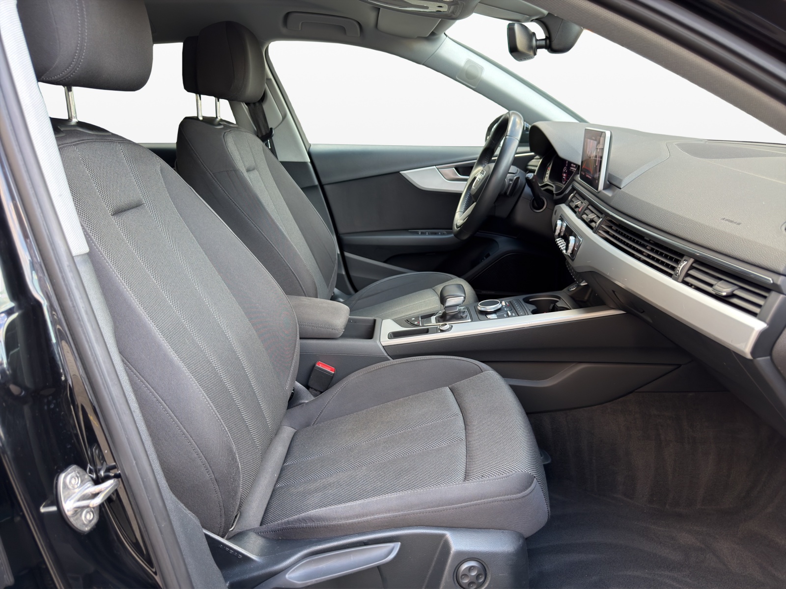 AUDI A4 Avant 35 TDI Sport S-tronic-image-14