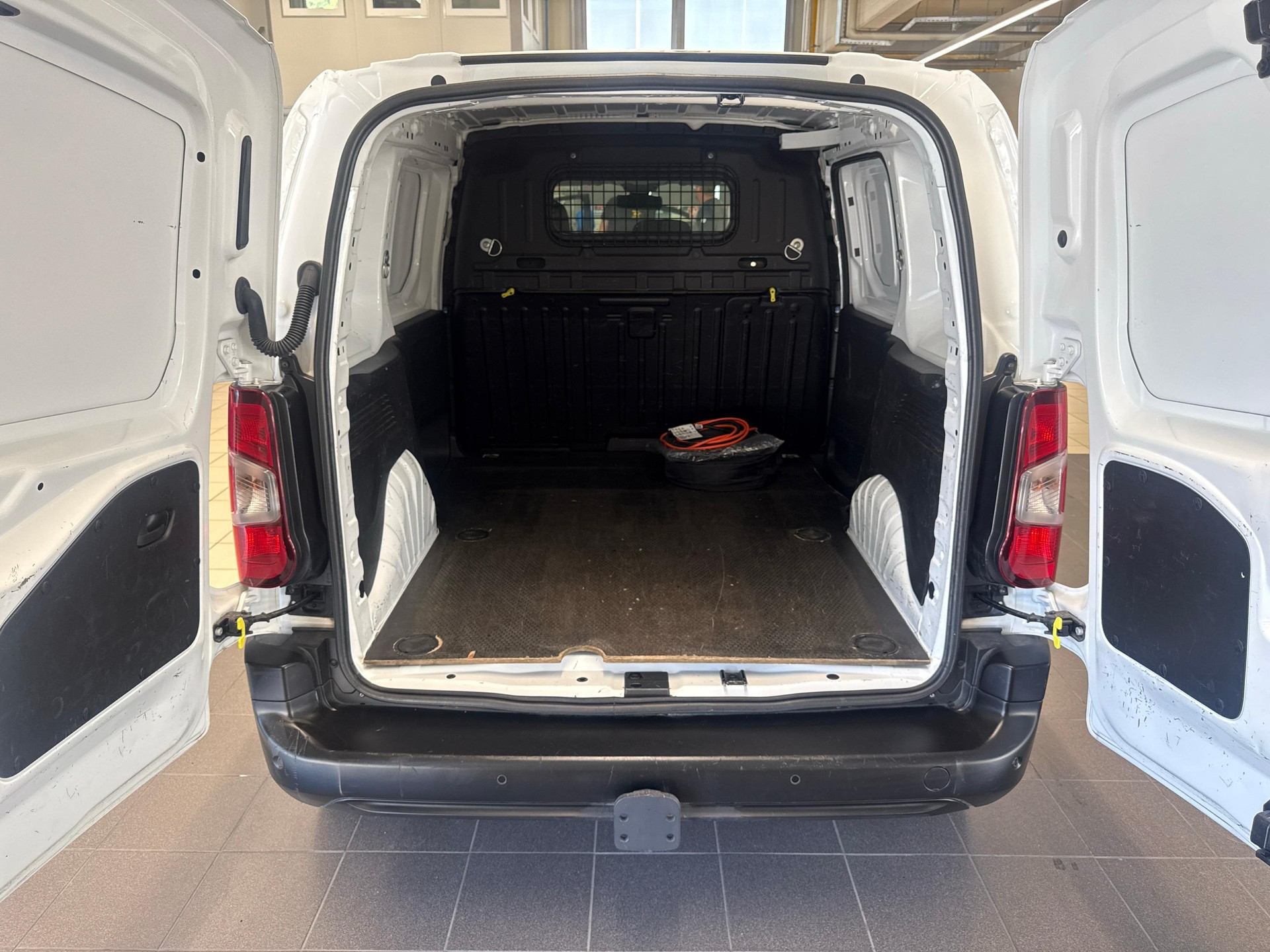TOYOTA PROACE CITY Van L1 50KWh Active-image-11