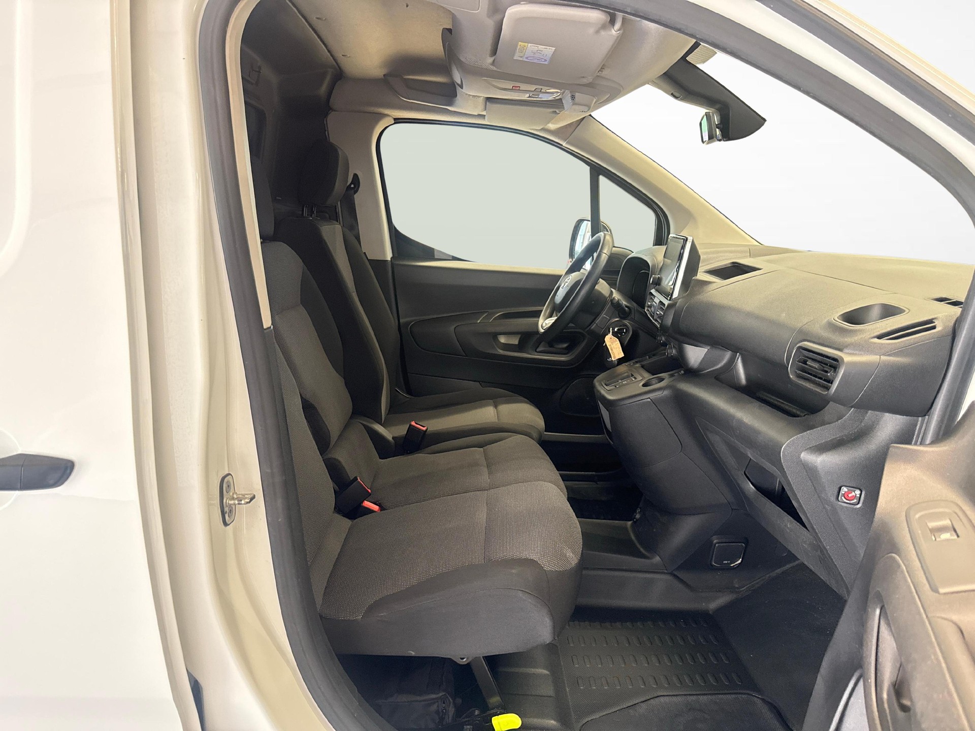 TOYOTA PROACE CITY Van L1 50KWh Active-image-10