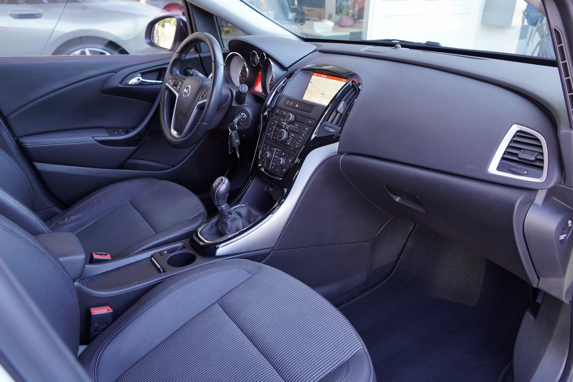 OPEL Astra SportsTourer 1.6i 16V Turbo Cosmo-image-10