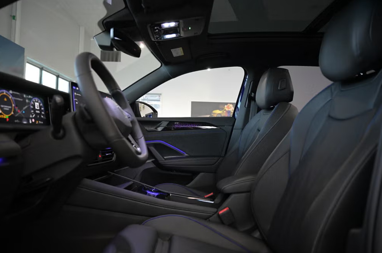 VW Tayron 2.0 TDI SCR R-Line Black Edition 4Motion DSG-image-14