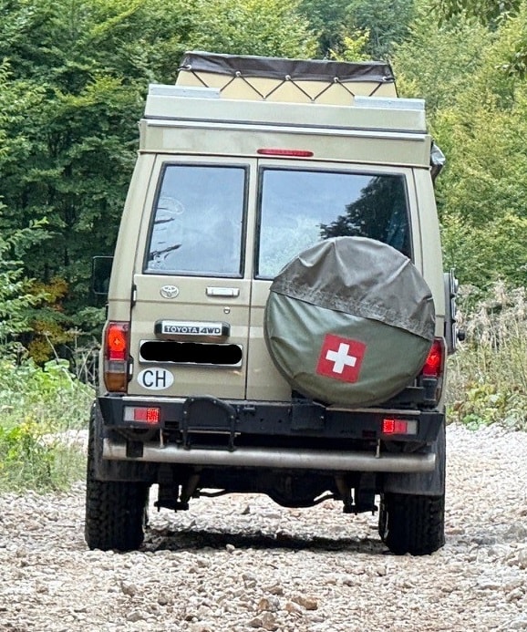 TOYOTA Land Cruiser HZJ78-image-3