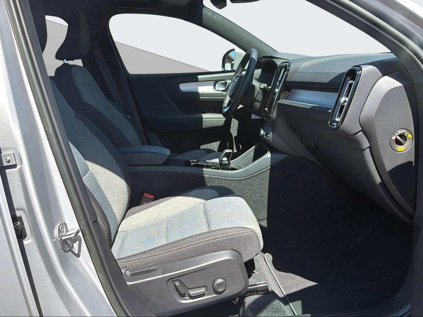 VOLVO XC40 1.5 T4 PiH Plus Bright-image-14