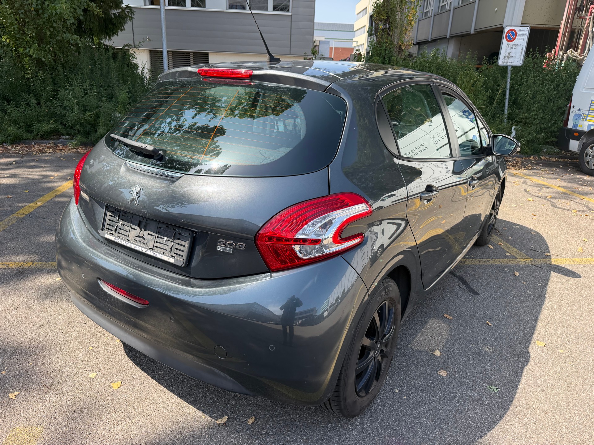 PEUGEOT 208 1.6 e-HDI Active-image-5