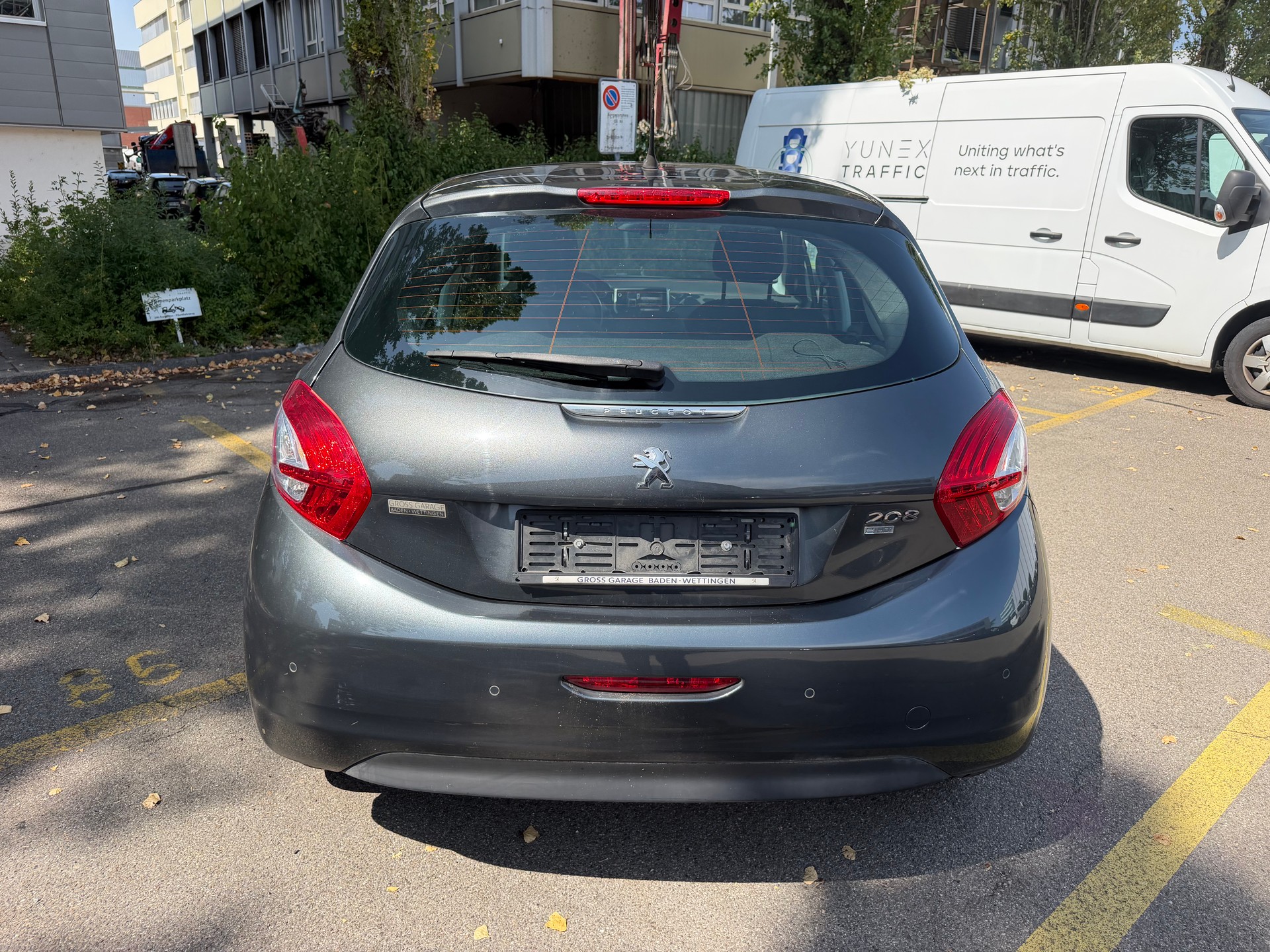 PEUGEOT 208 1.6 e-HDI Active-image-6