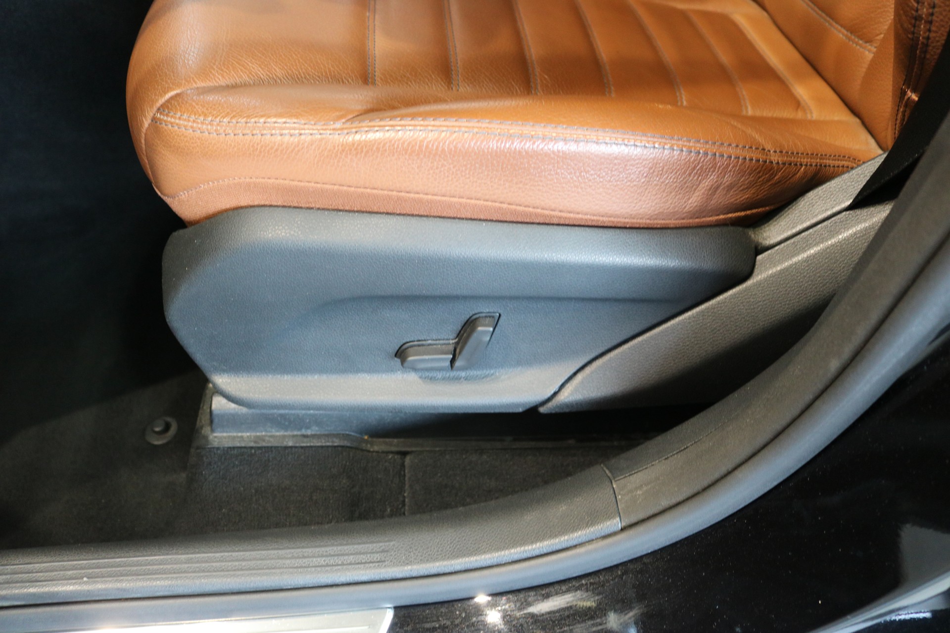 MERCEDES-BENZ GLC 250 4Matic 9G-Tronic-image-50