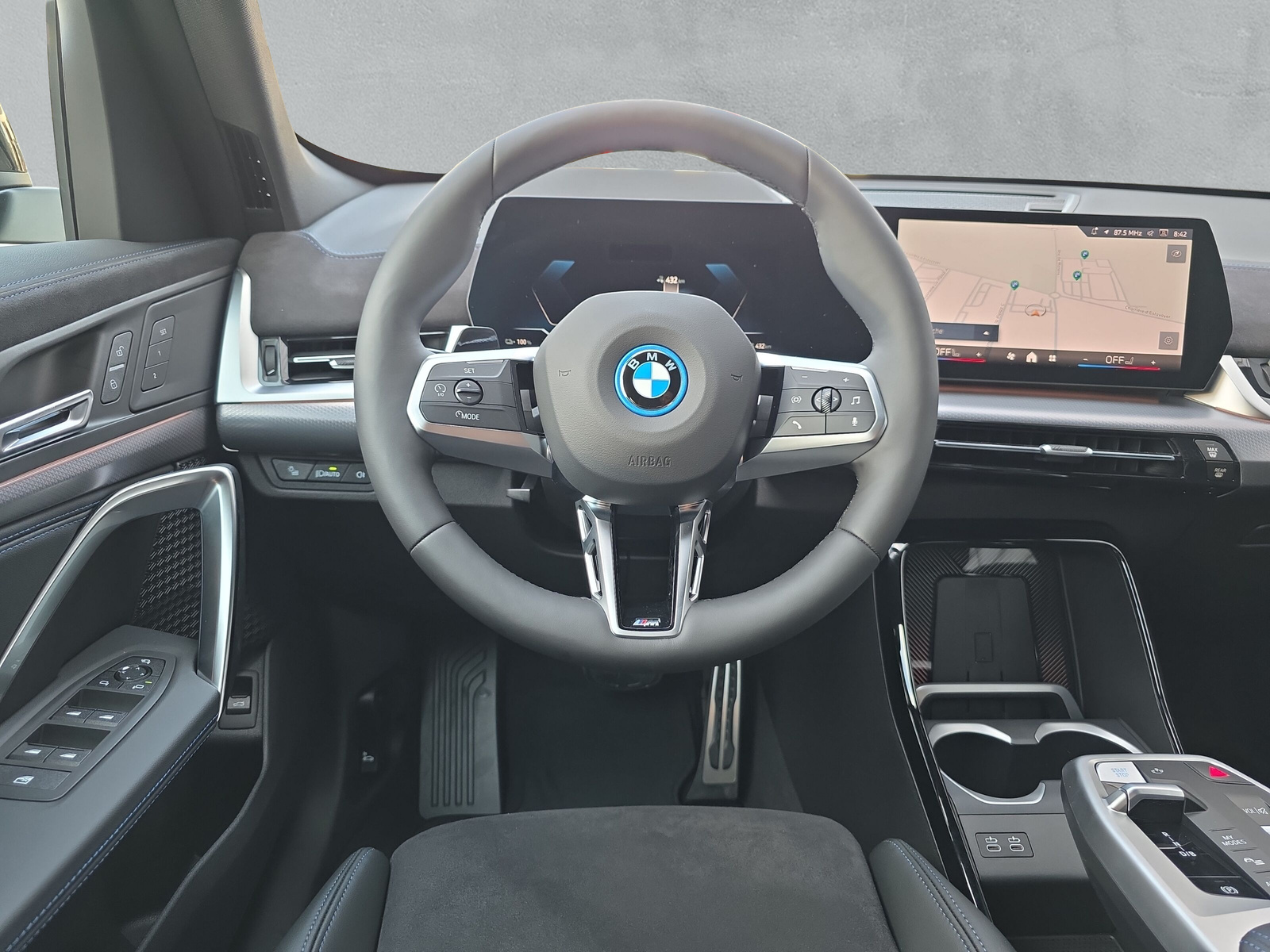 BMW iX1 xDrive 30 M Sport-image-19