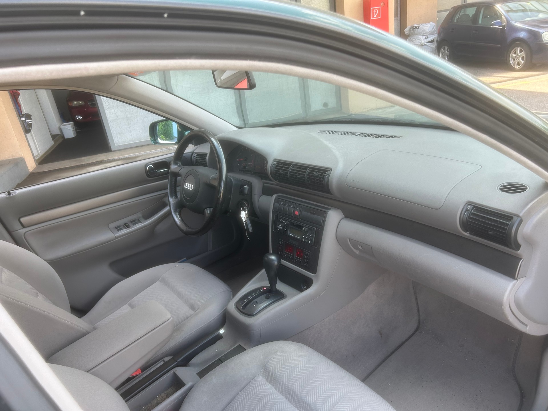 AUDI A4 Avant 2.4 Advance-image-6