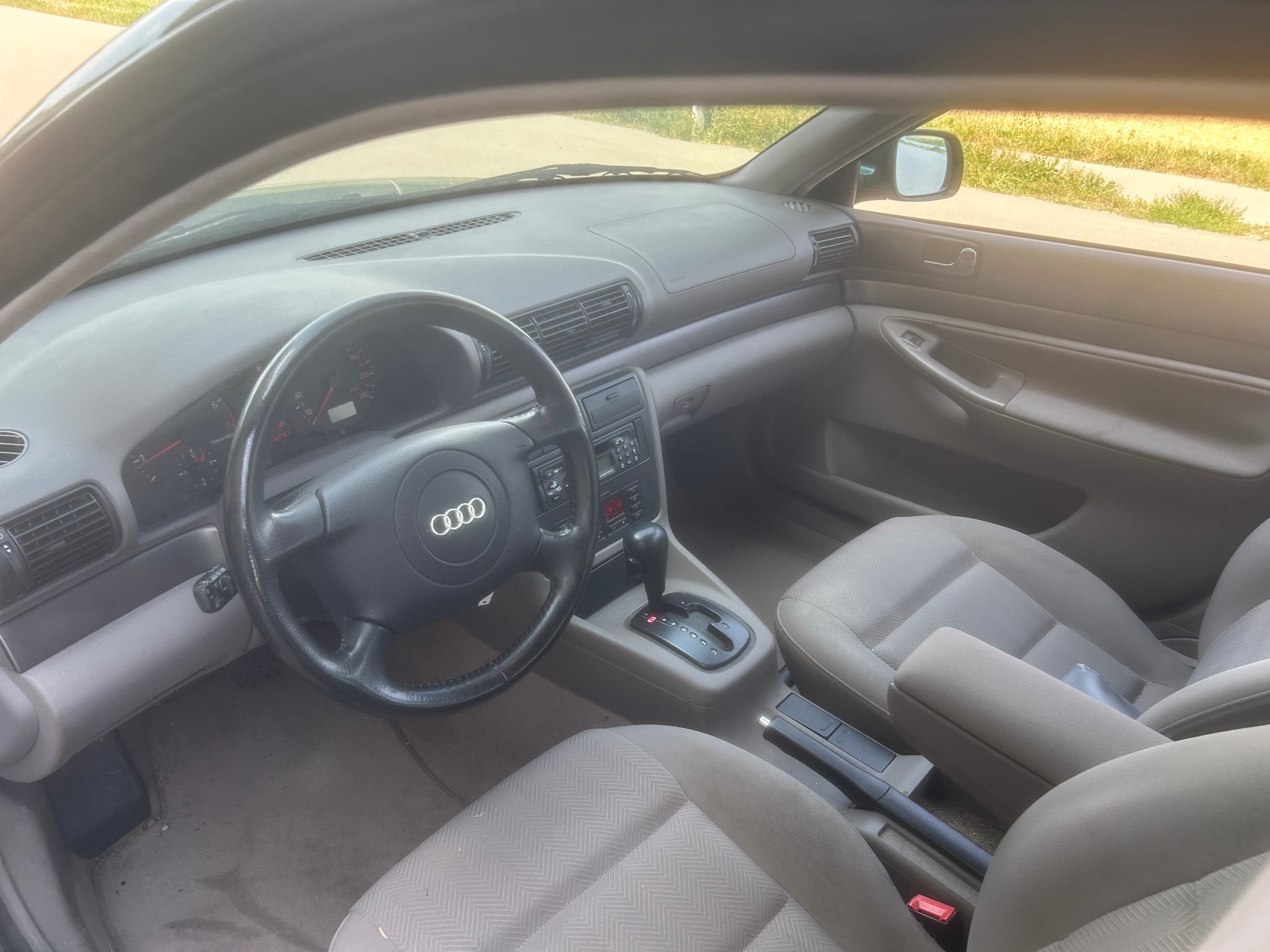 AUDI A4 Avant 2.4 Advance-image-5
