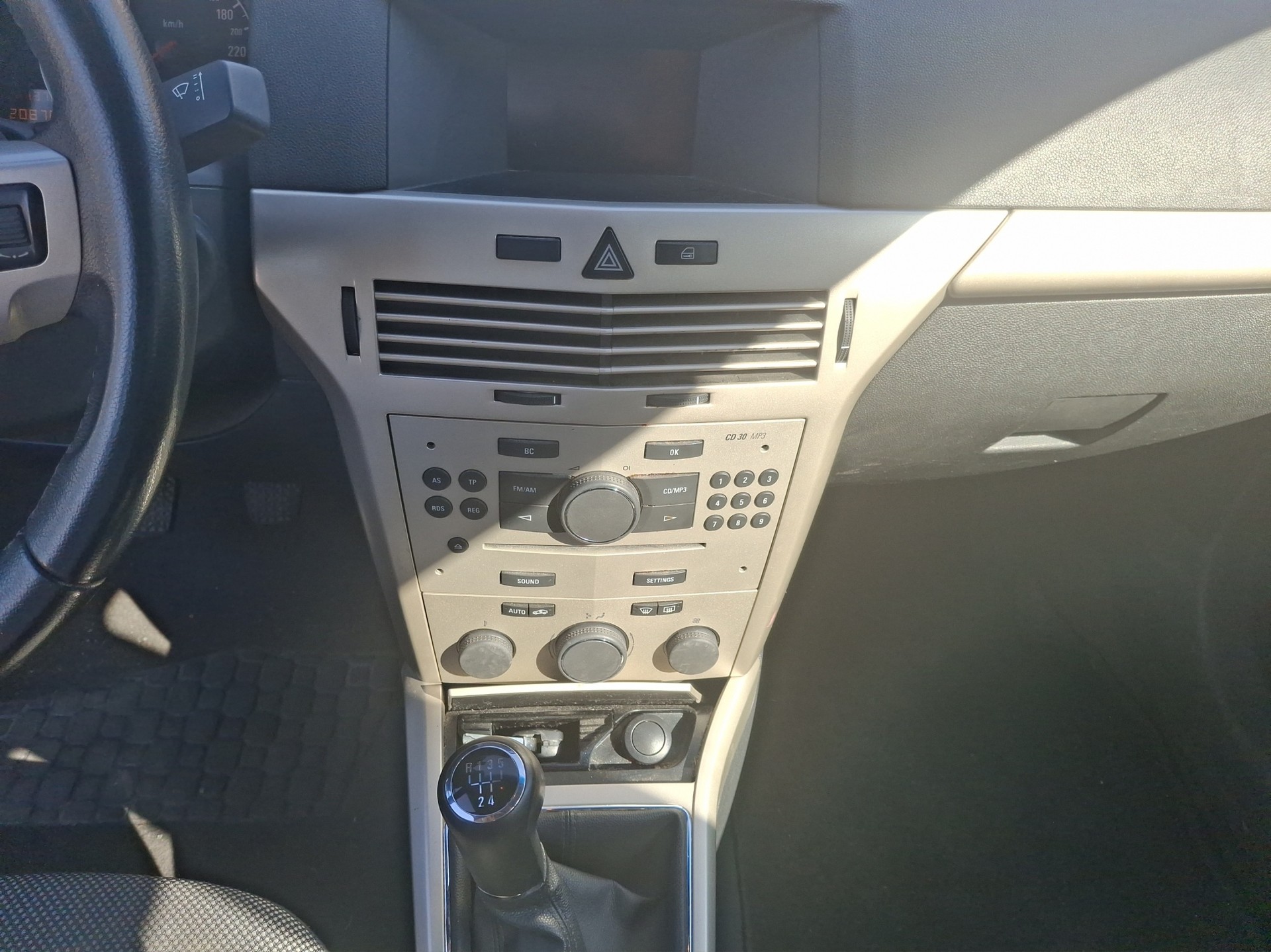 OPEL Astra 1.8i 16V Enjoy-image-8