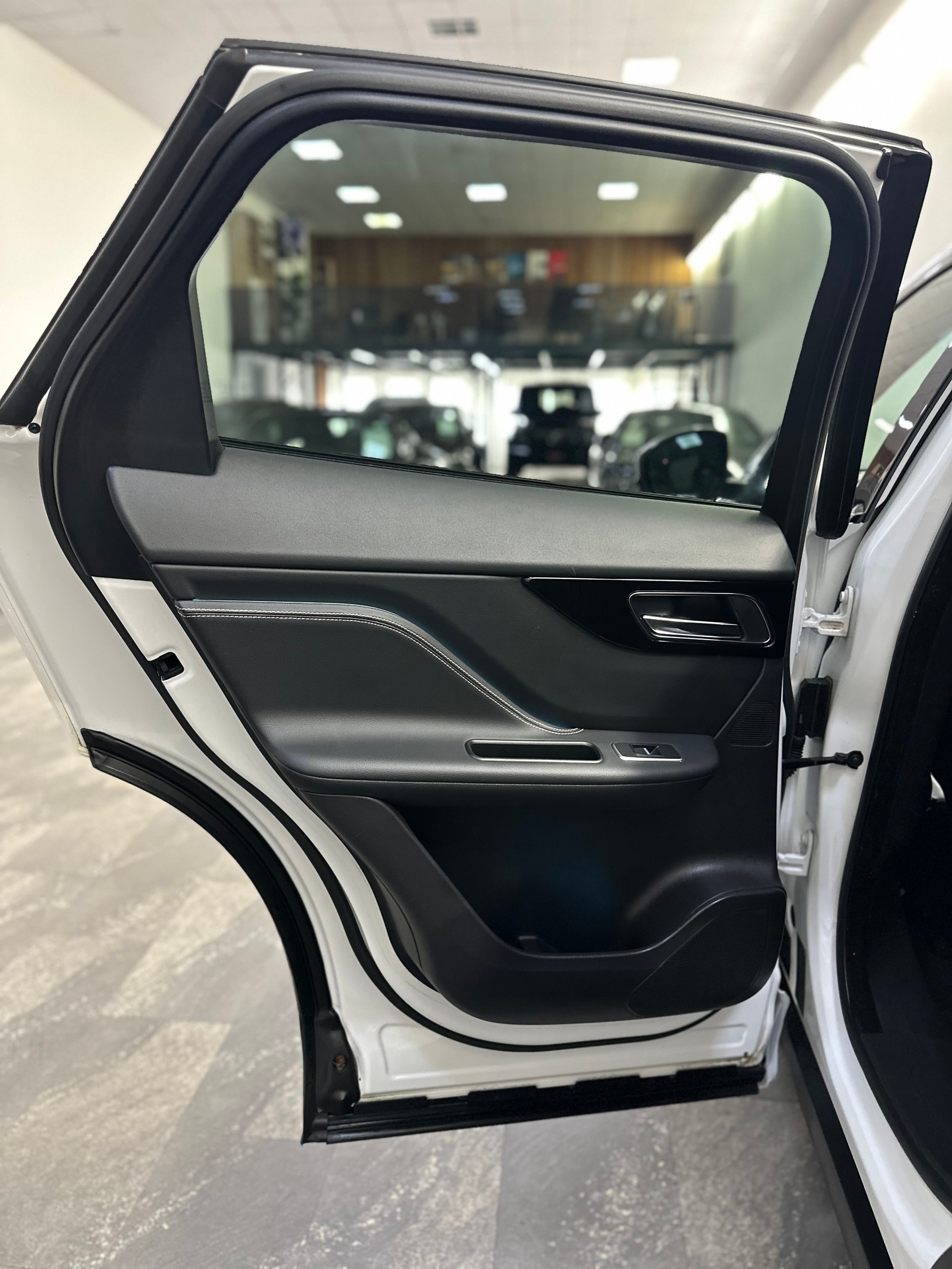 JAGUAR F-Pace 3.0 TD R-Sport AWD Automatik-image-20