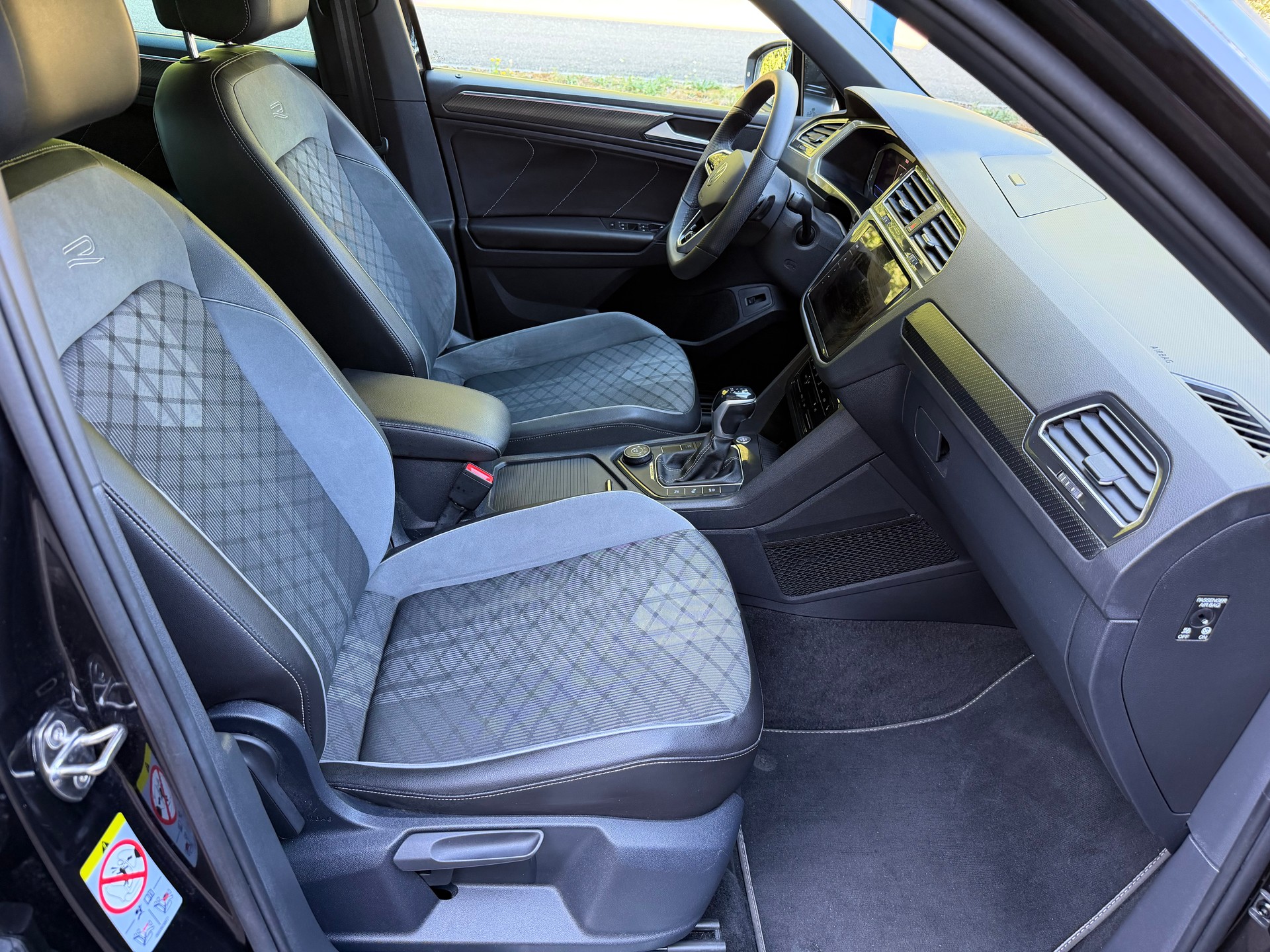 VW Tiguan 2.0 TDI SCR R-Line 4Motion DSG-image-11