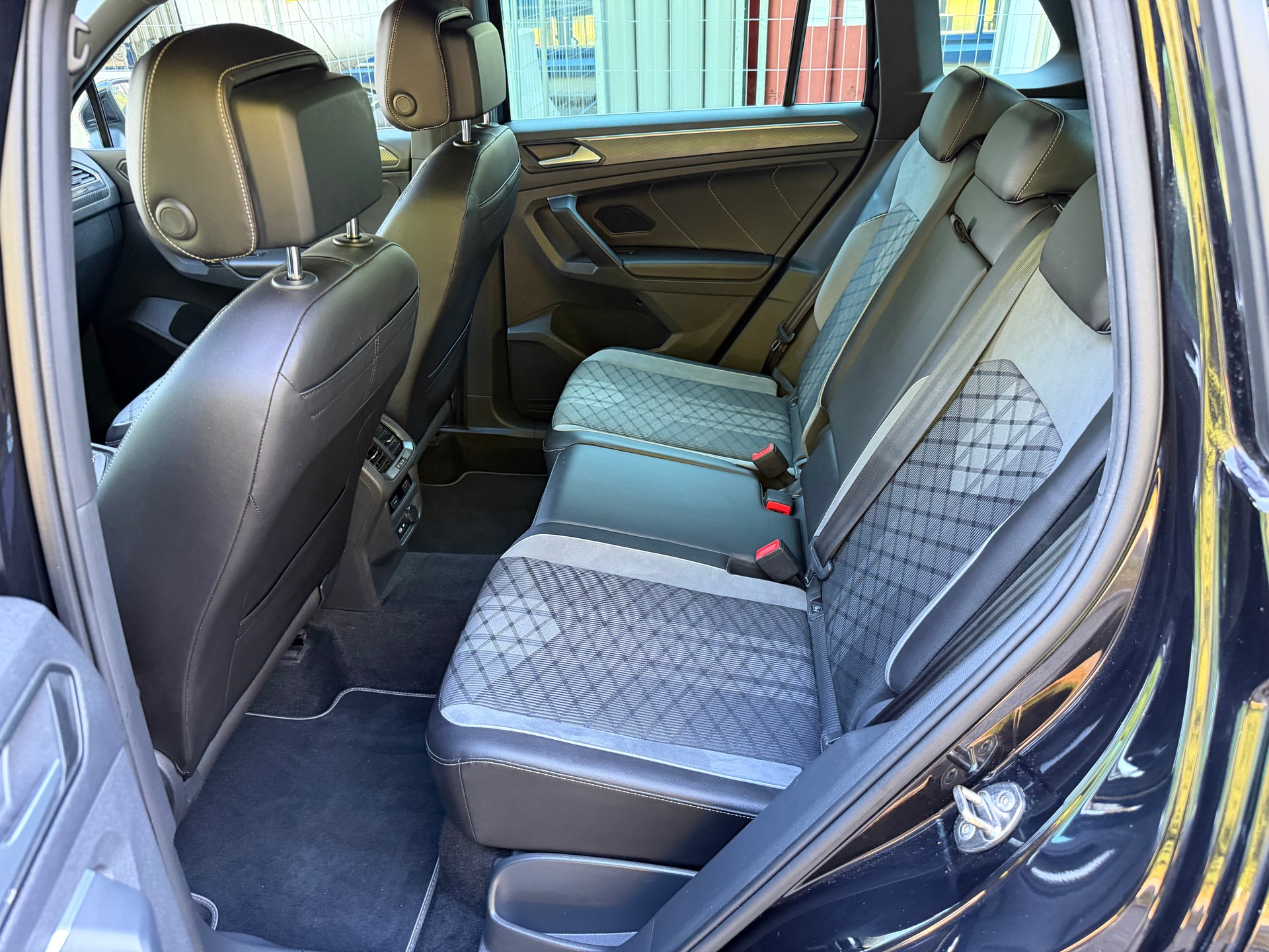 VW Tiguan 2.0 TDI SCR R-Line 4Motion DSG-image-12