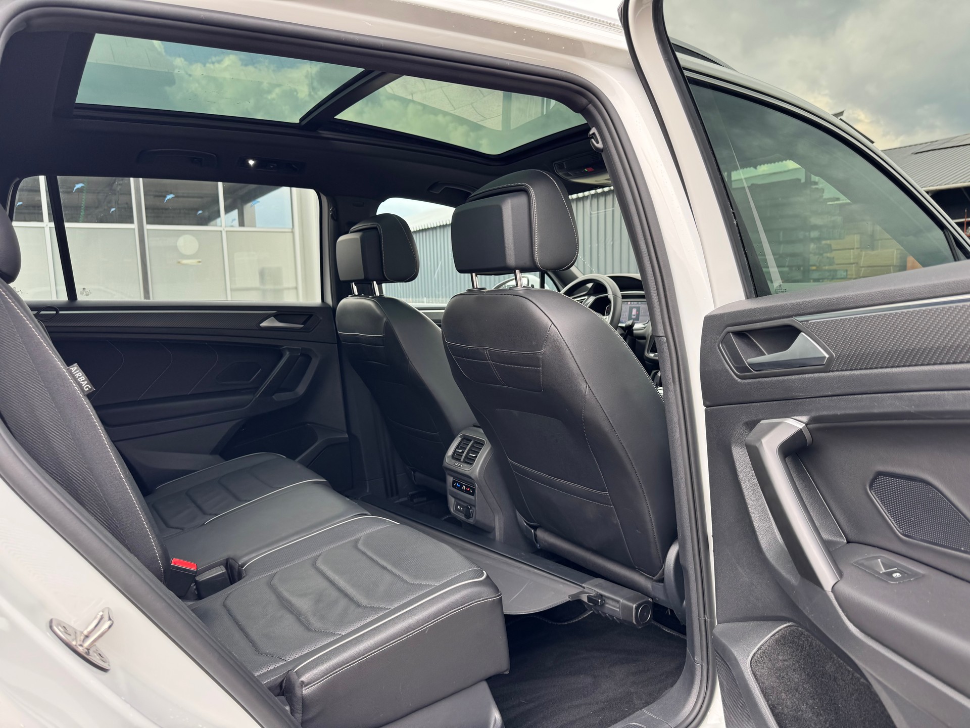 VW Tiguan Allspace 2.0TSI R-Line 4Motion DSG-image-25