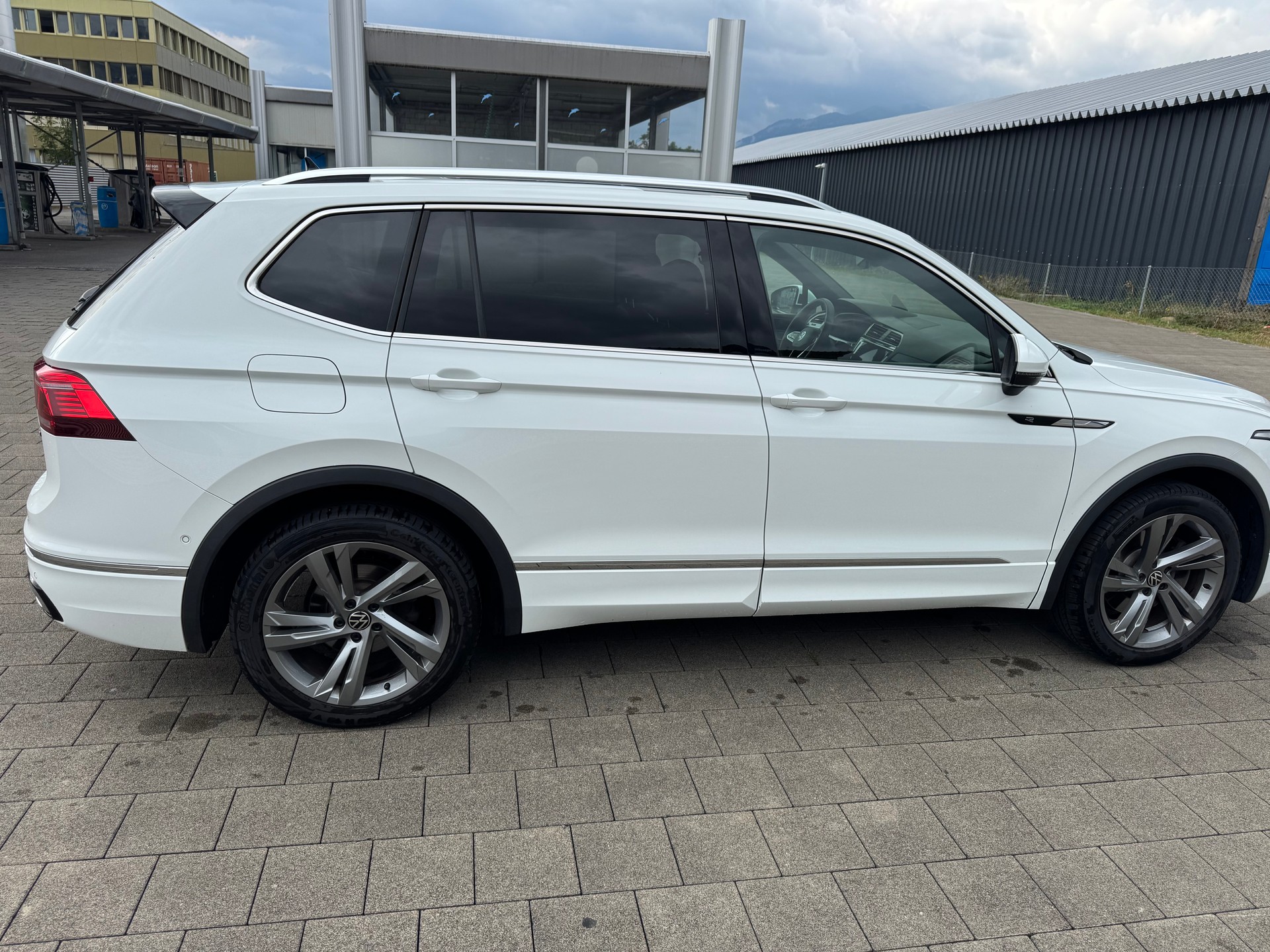 VW Tiguan Allspace 2.0TSI R-Line 4Motion DSG-image-21