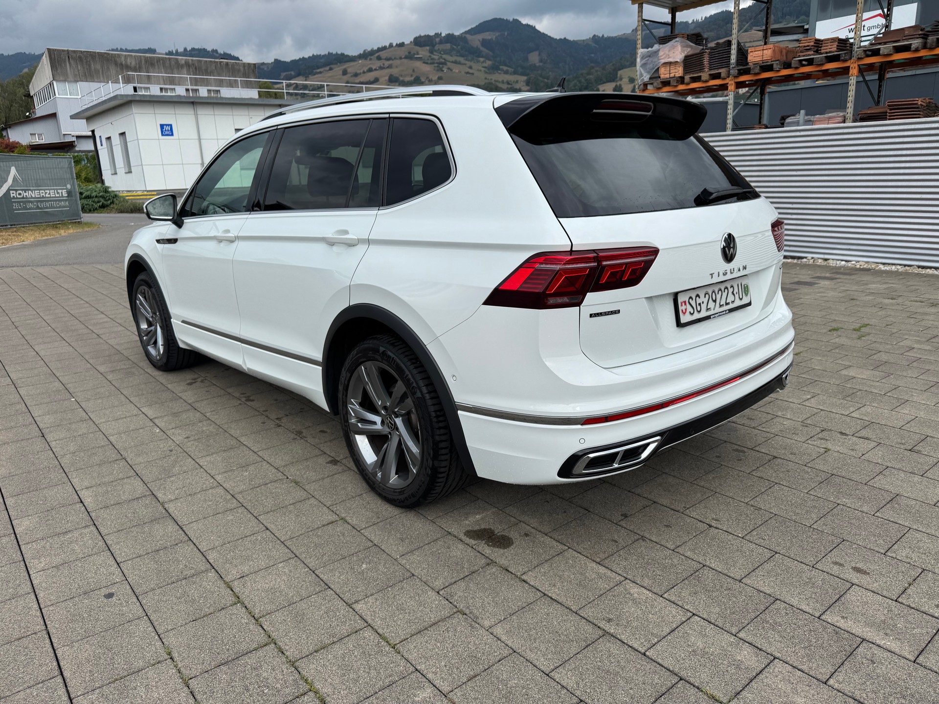 VW Tiguan Allspace 2.0TSI R-Line 4Motion DSG-image-18