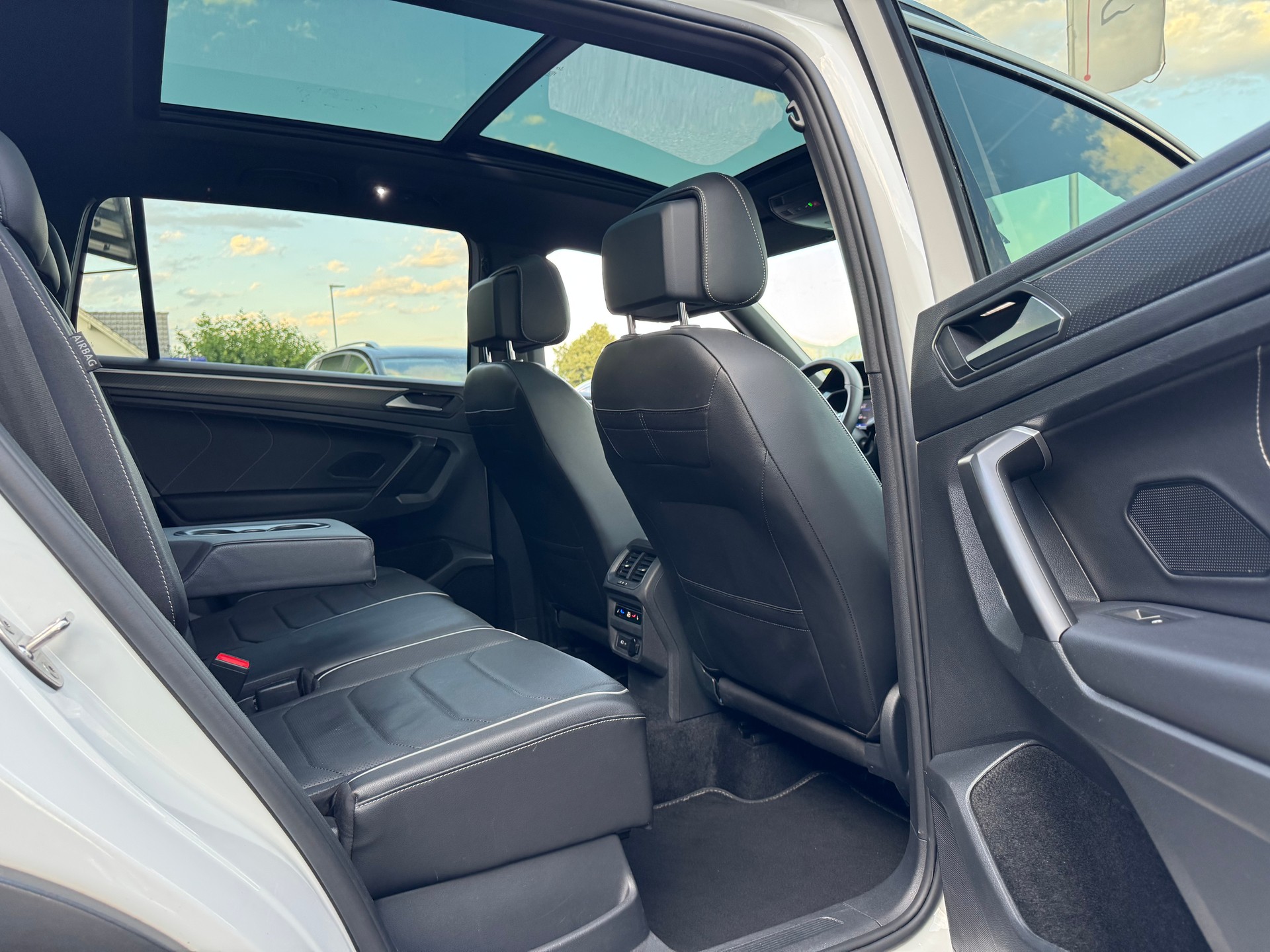 VW Tiguan Allspace 2.0TSI R-Line 4Motion DSG-image-11