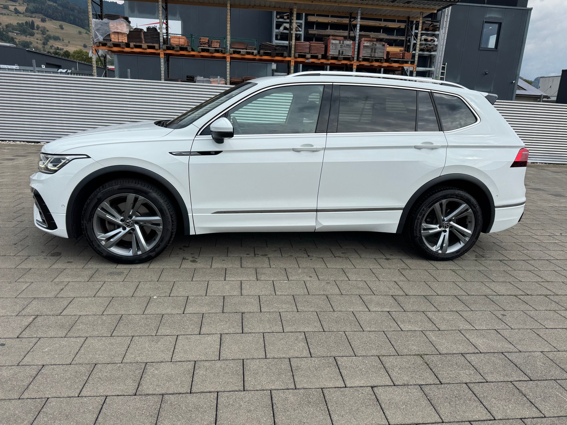 VW Tiguan Allspace 2.0TSI R-Line 4Motion DSG-image-17