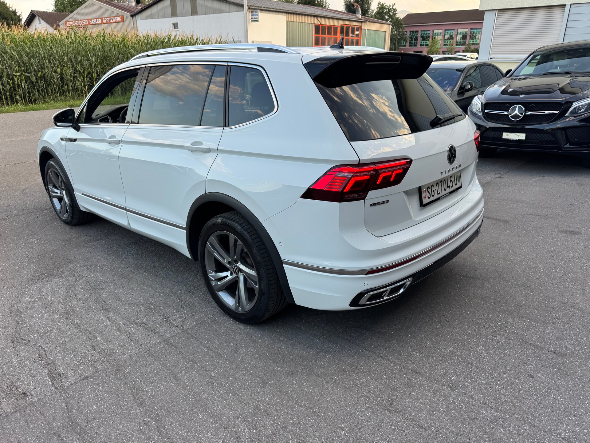 VW Tiguan Allspace 2.0TSI R-Line 4Motion DSG-image-5