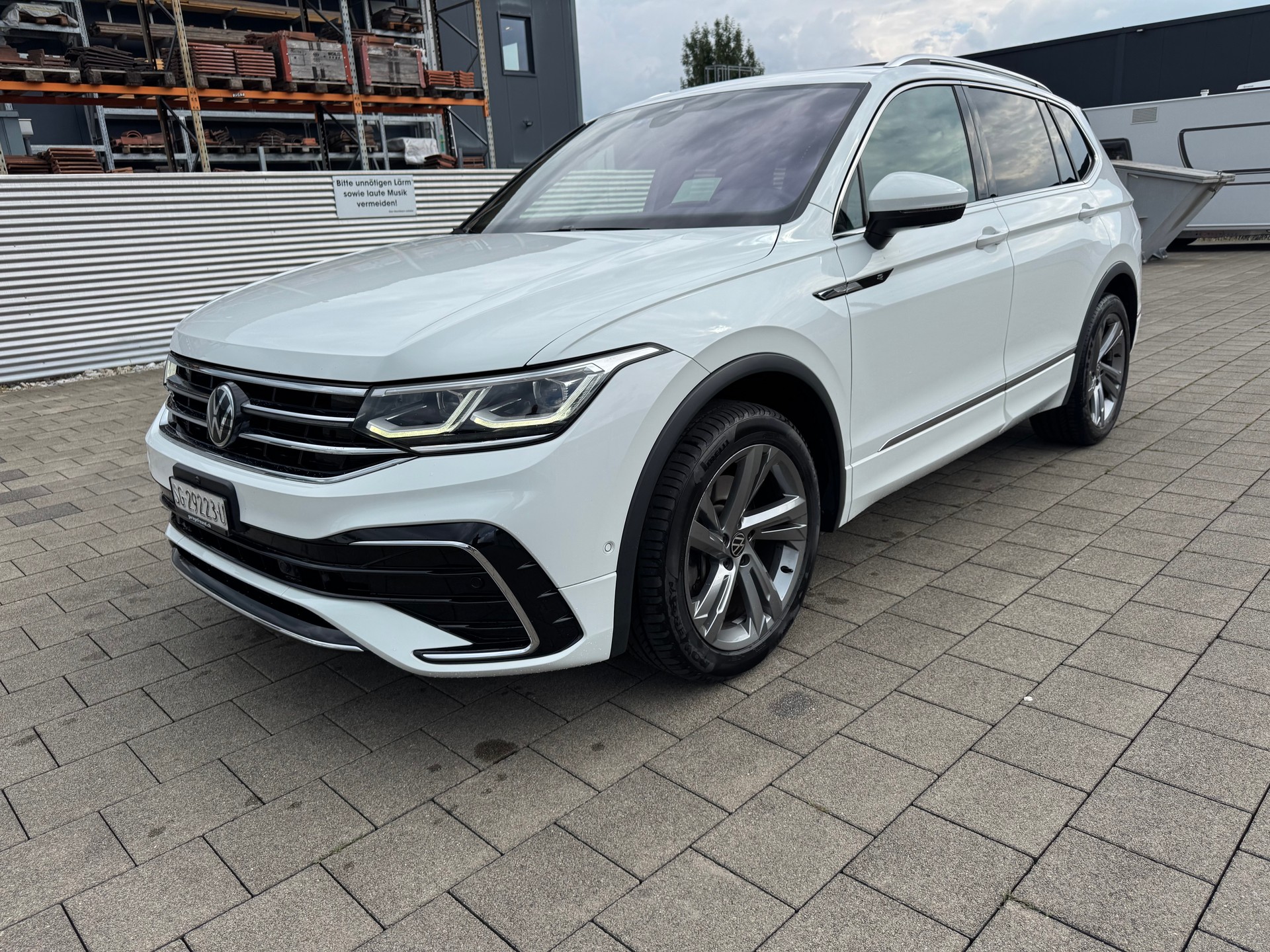 VW Tiguan Allspace 2.0TSI R-Line 4Motion DSG-image-16