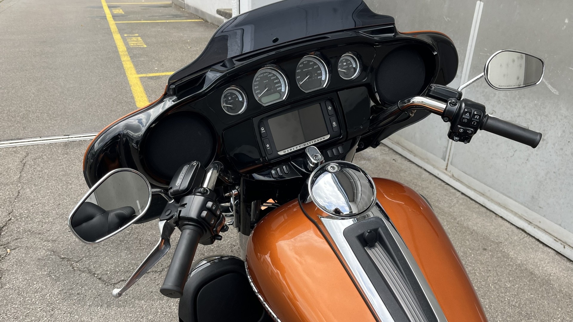 HARLEY-DAVIDSON FLHTK Electra Glide Ultra Limited Low-image-10