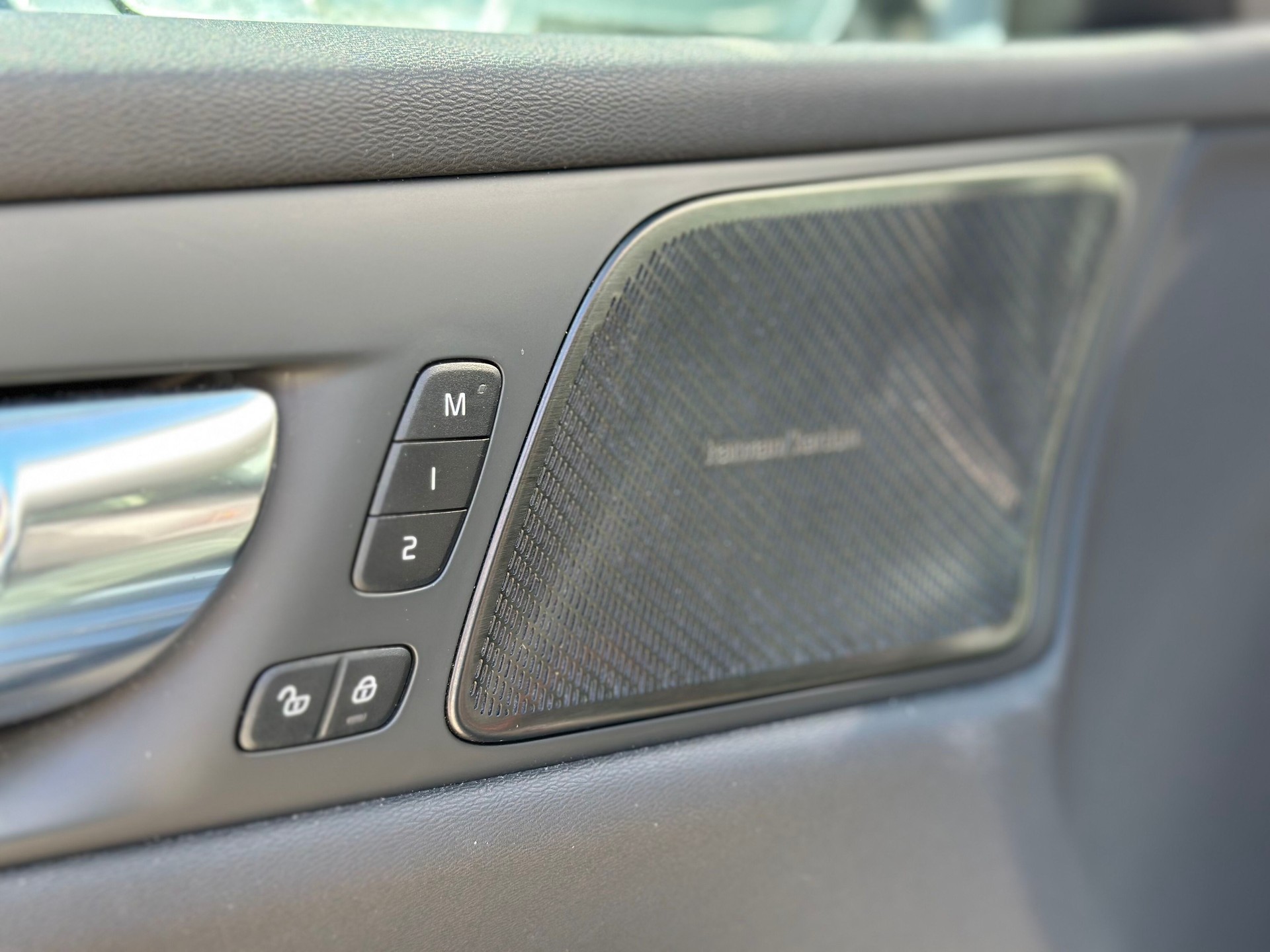 VOLVO V60 T6 eAWD Twin Engine Inscription Geartronic-image-13