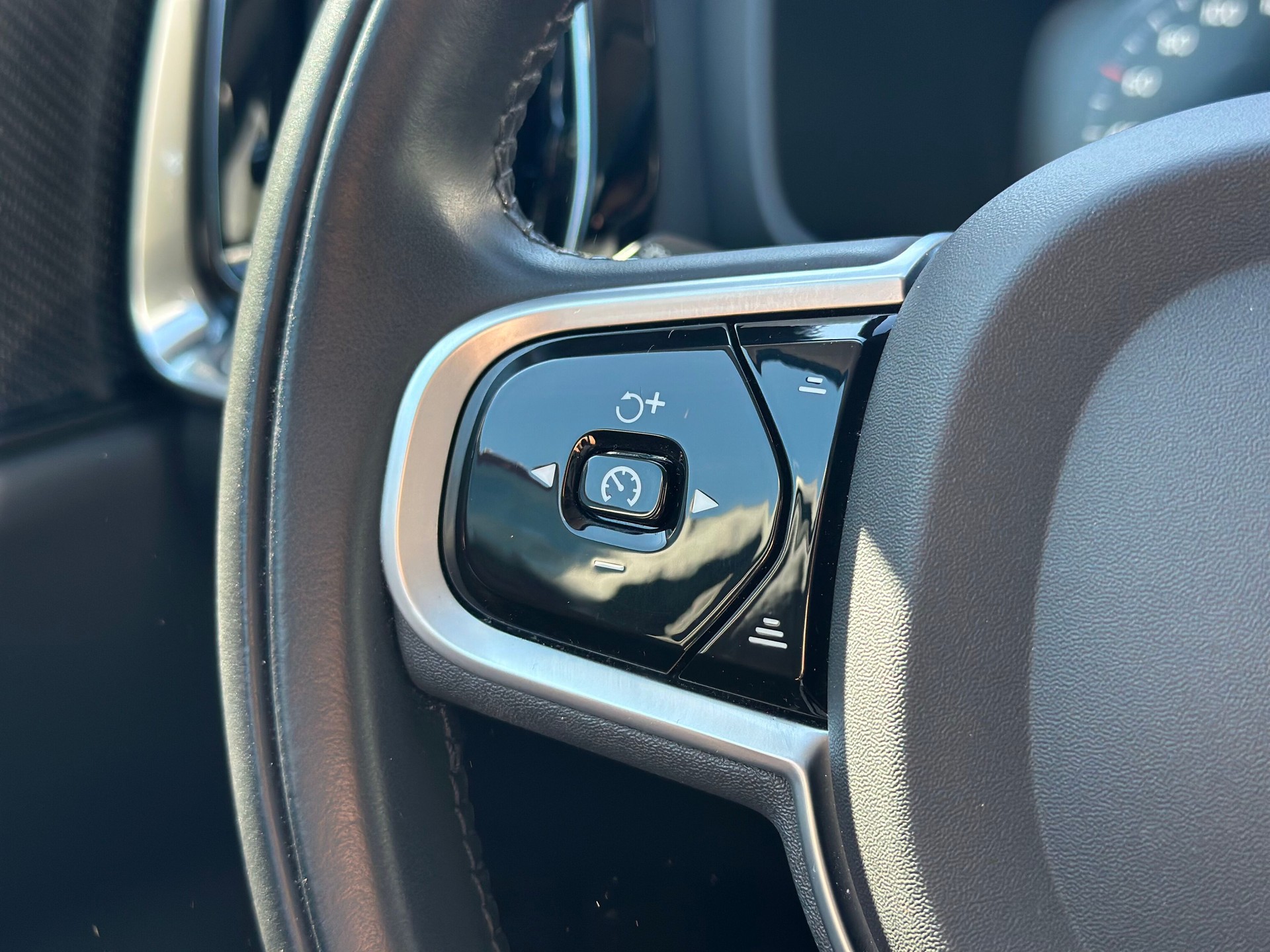 VOLVO V60 T6 eAWD Twin Engine Inscription Geartronic-image-9