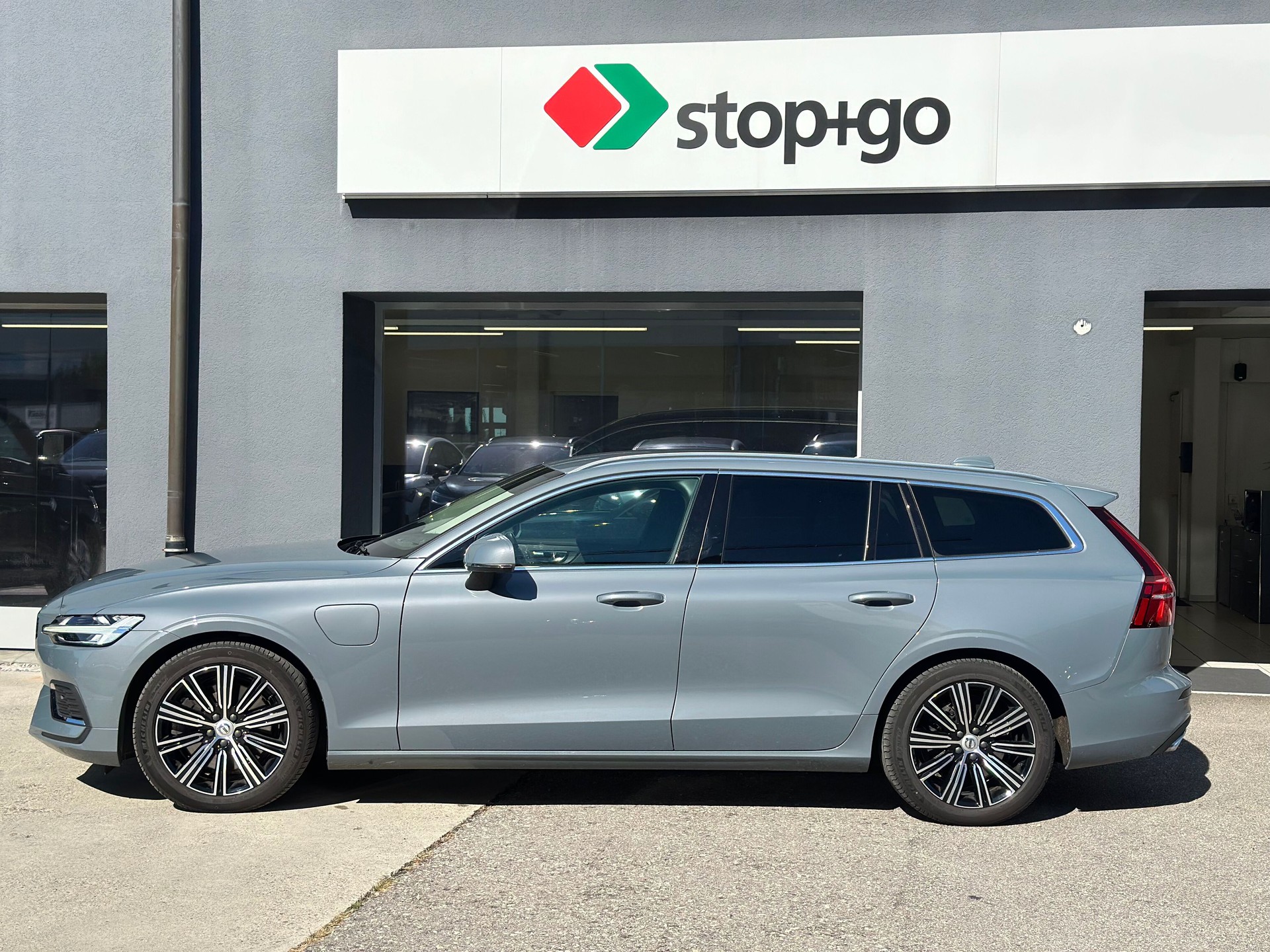 VOLVO V60 T6 eAWD Twin Engine Inscription Geartronic-image-2