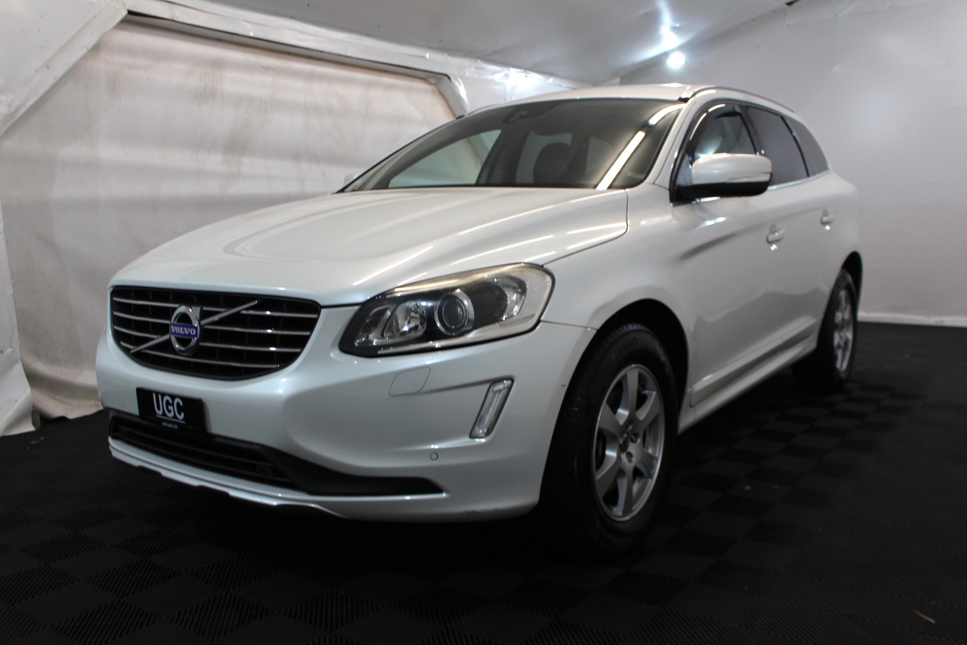 VOLVO XC60 2.4 D4 Ocean Race AWD-showroom-element-2