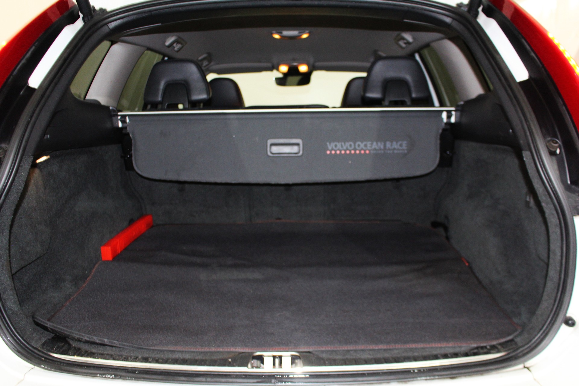 VOLVO XC60 2.4 D4 Ocean Race AWD-image-8