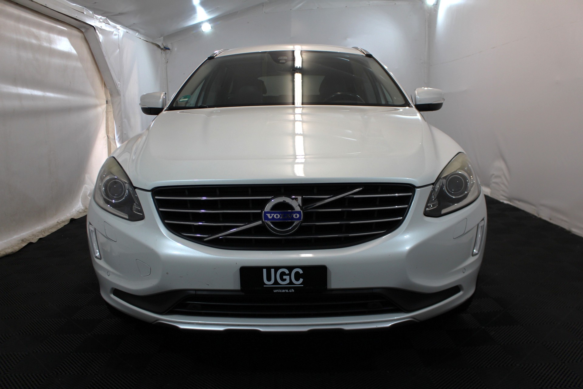 VOLVO XC60 2.4 D4 Ocean Race AWD-showroom-element-1