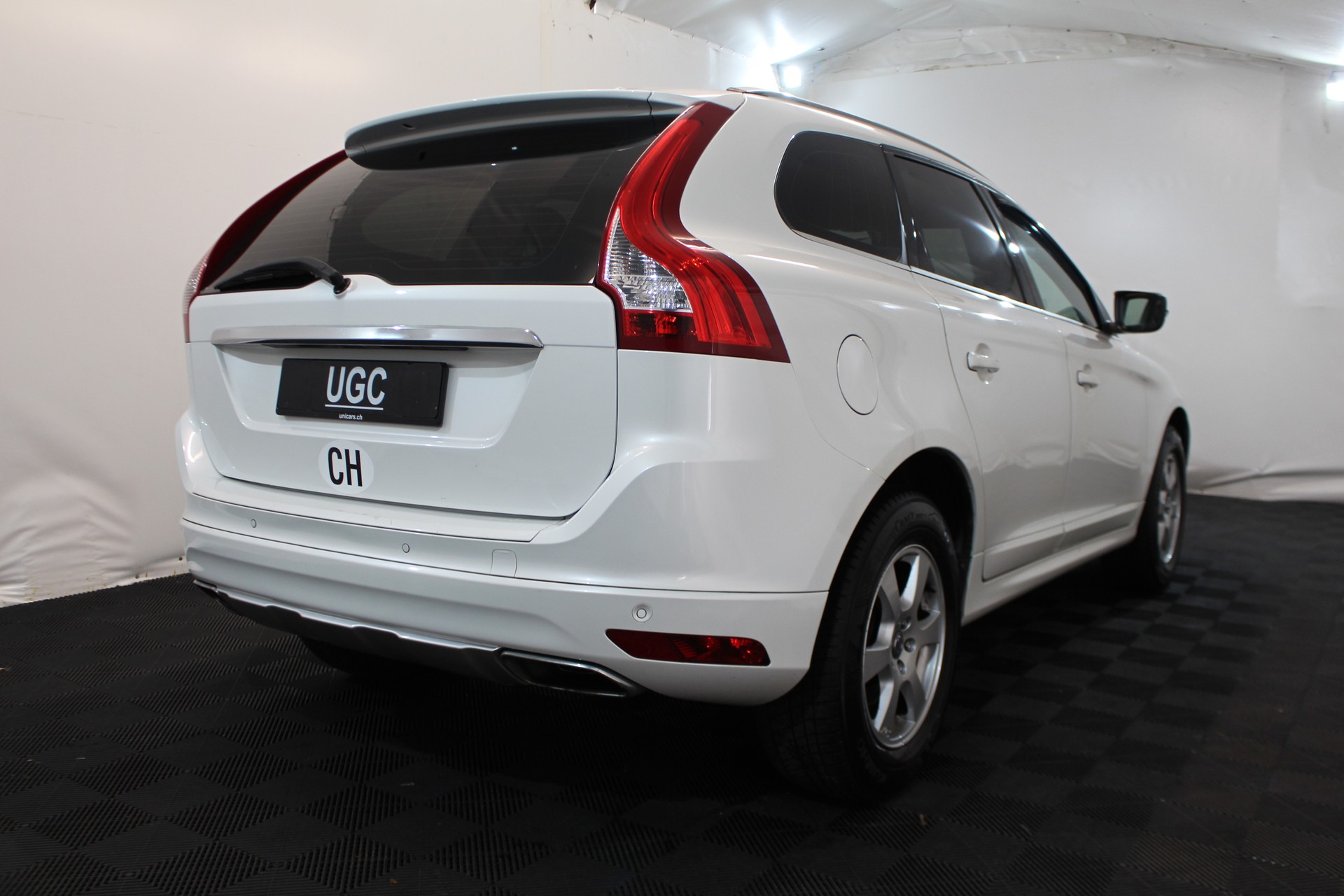 VOLVO XC60 2.4 D4 Ocean Race AWD-image-5