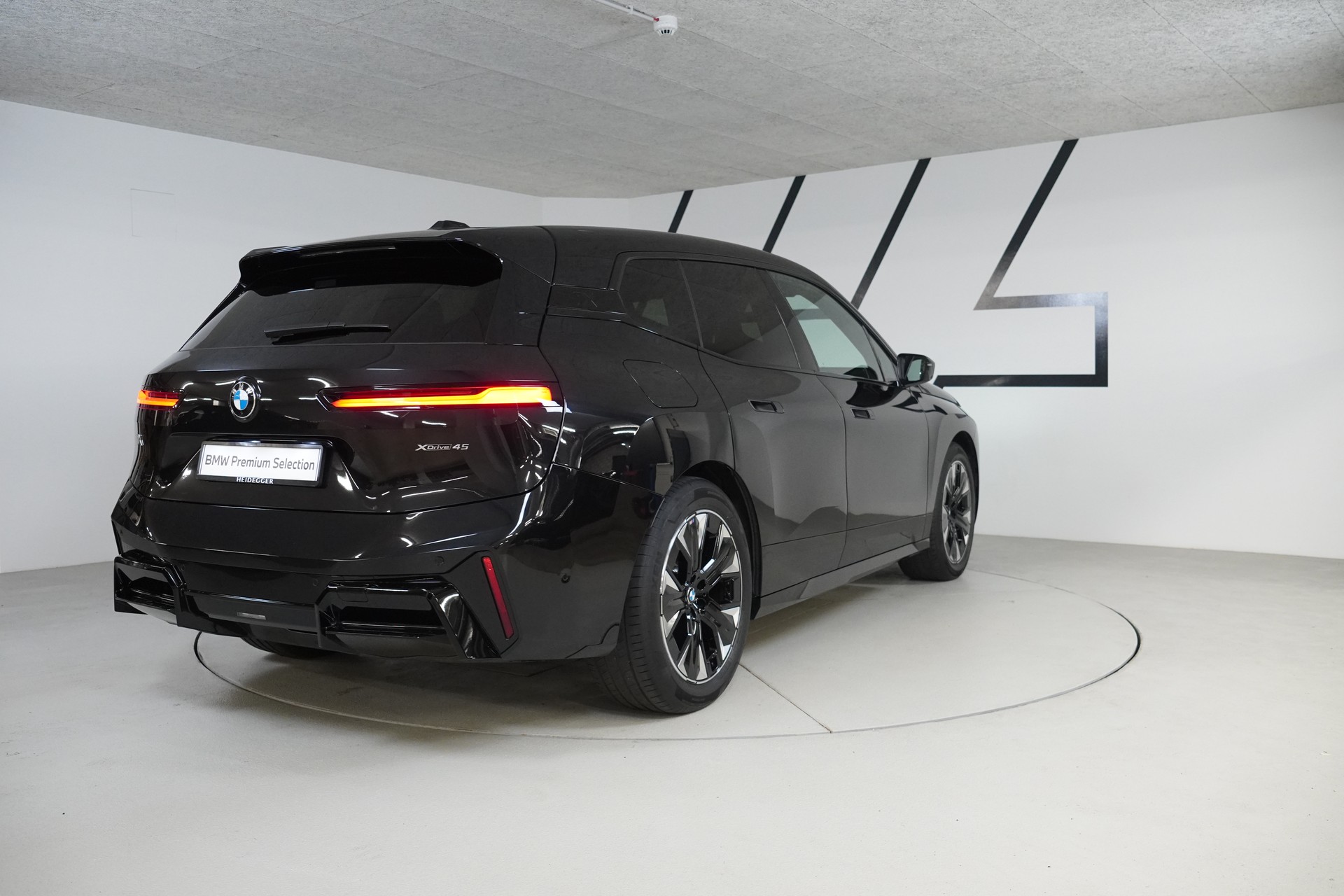 BMW iX xDrive45 M Sport-image-7