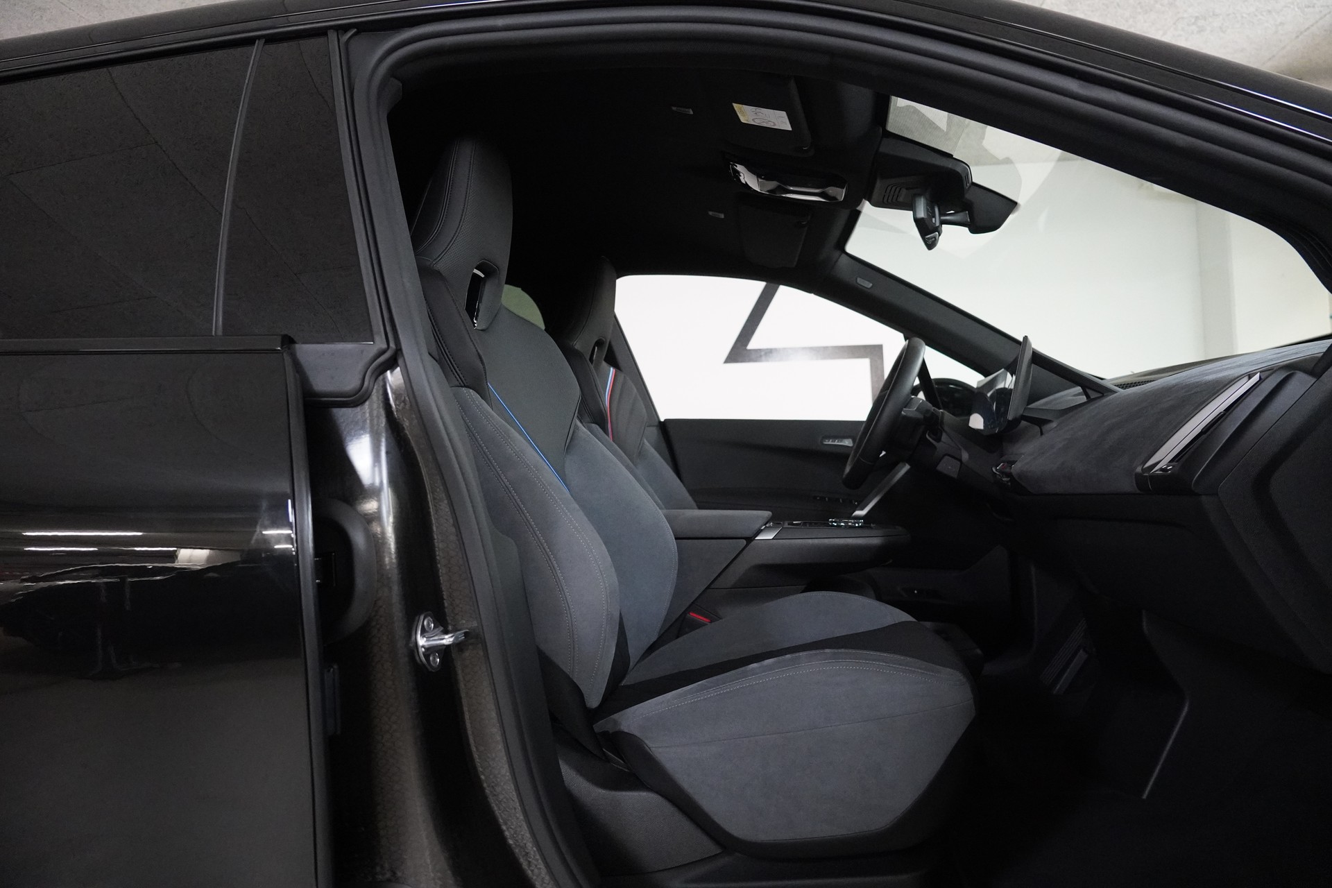 BMW iX xDrive45 M Sport-image-14